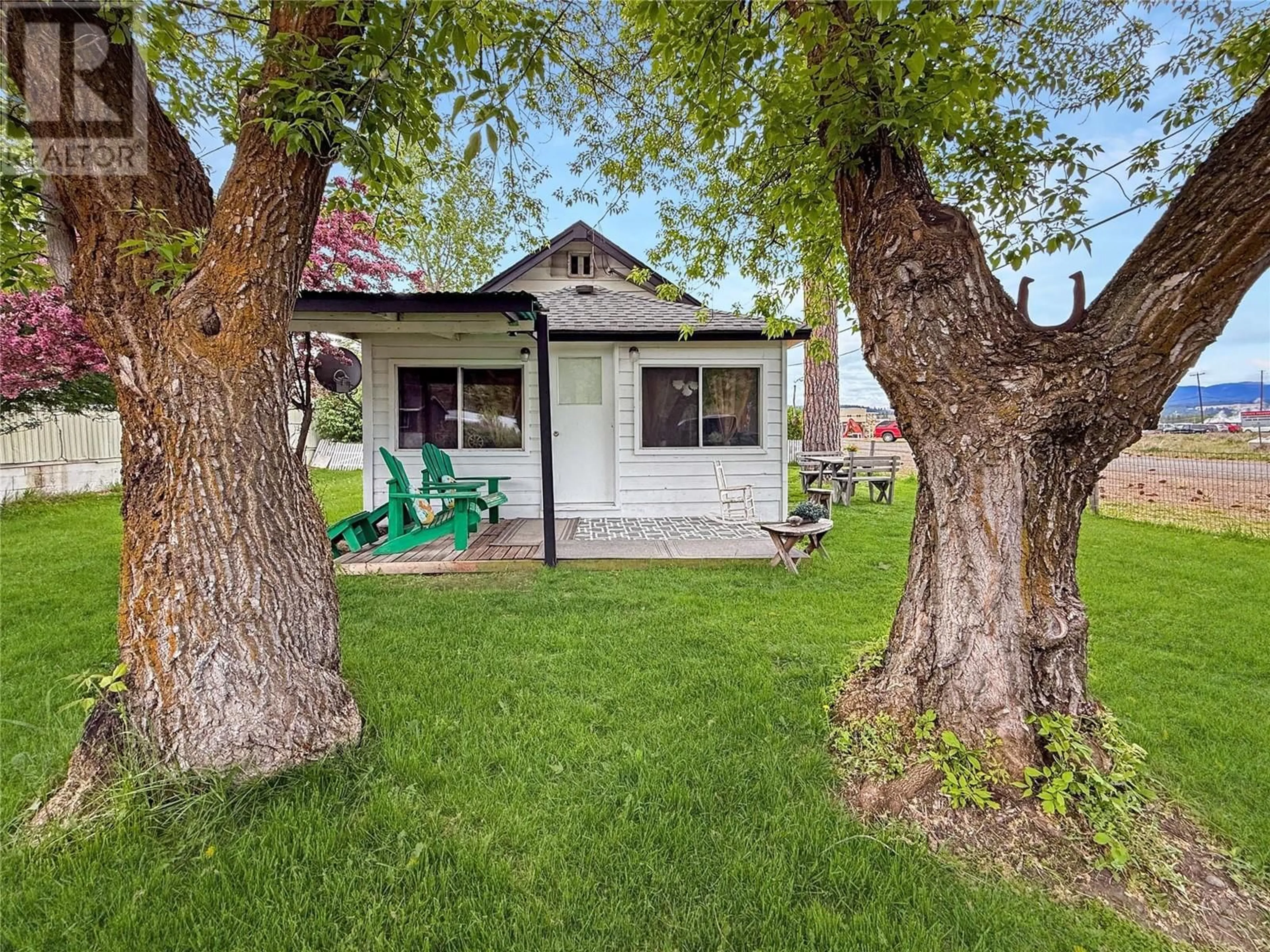 A pic from outside/outdoor area/front of a property/back of a property/a pic from drone, street for 301 8TH AVENUE, Princeton British Columbia V0X1W0