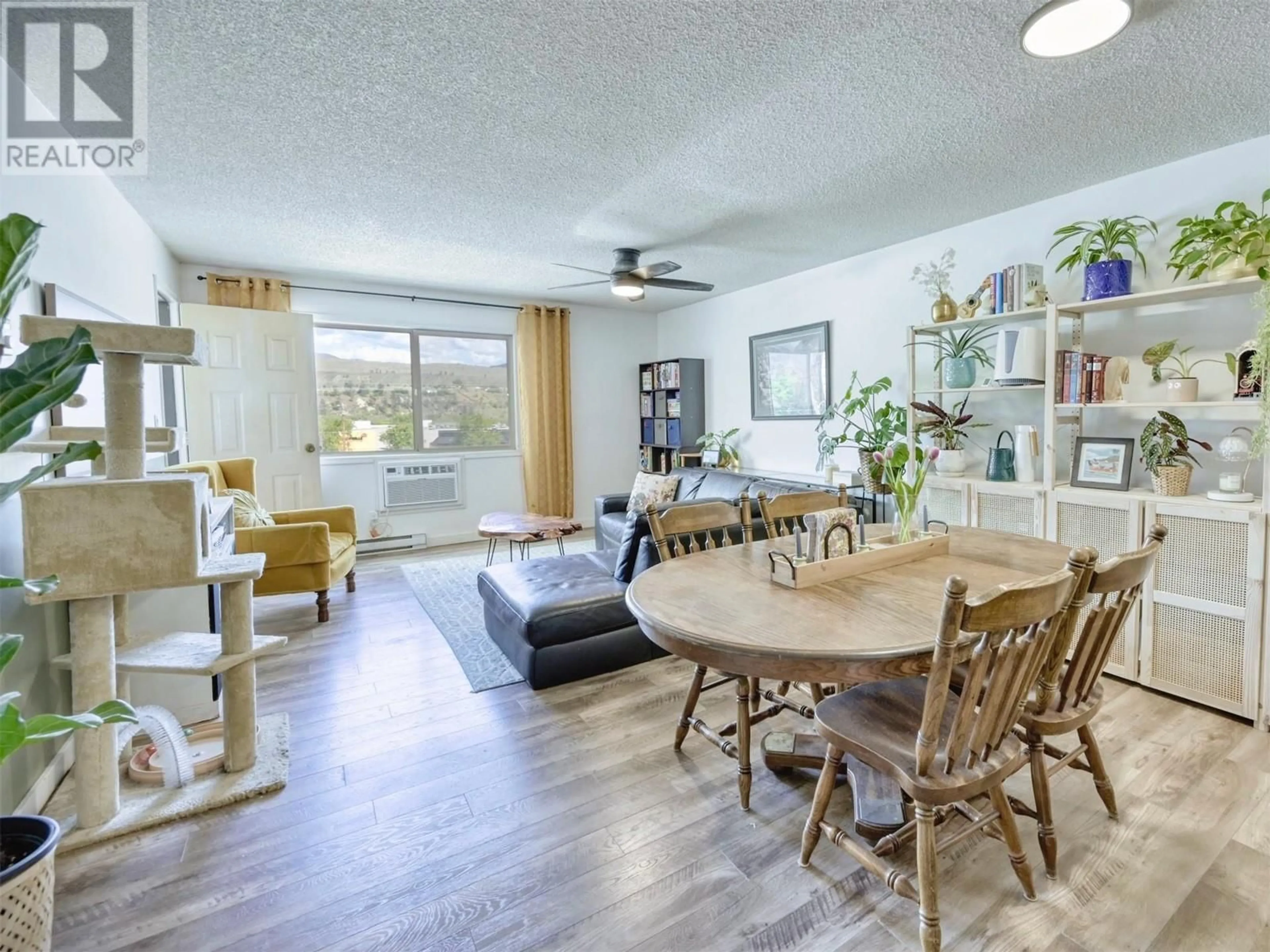 Living room with furniture, wood/laminate floor for 10 - 529 CO-OP AVENUE, Oliver British Columbia V0H1T0