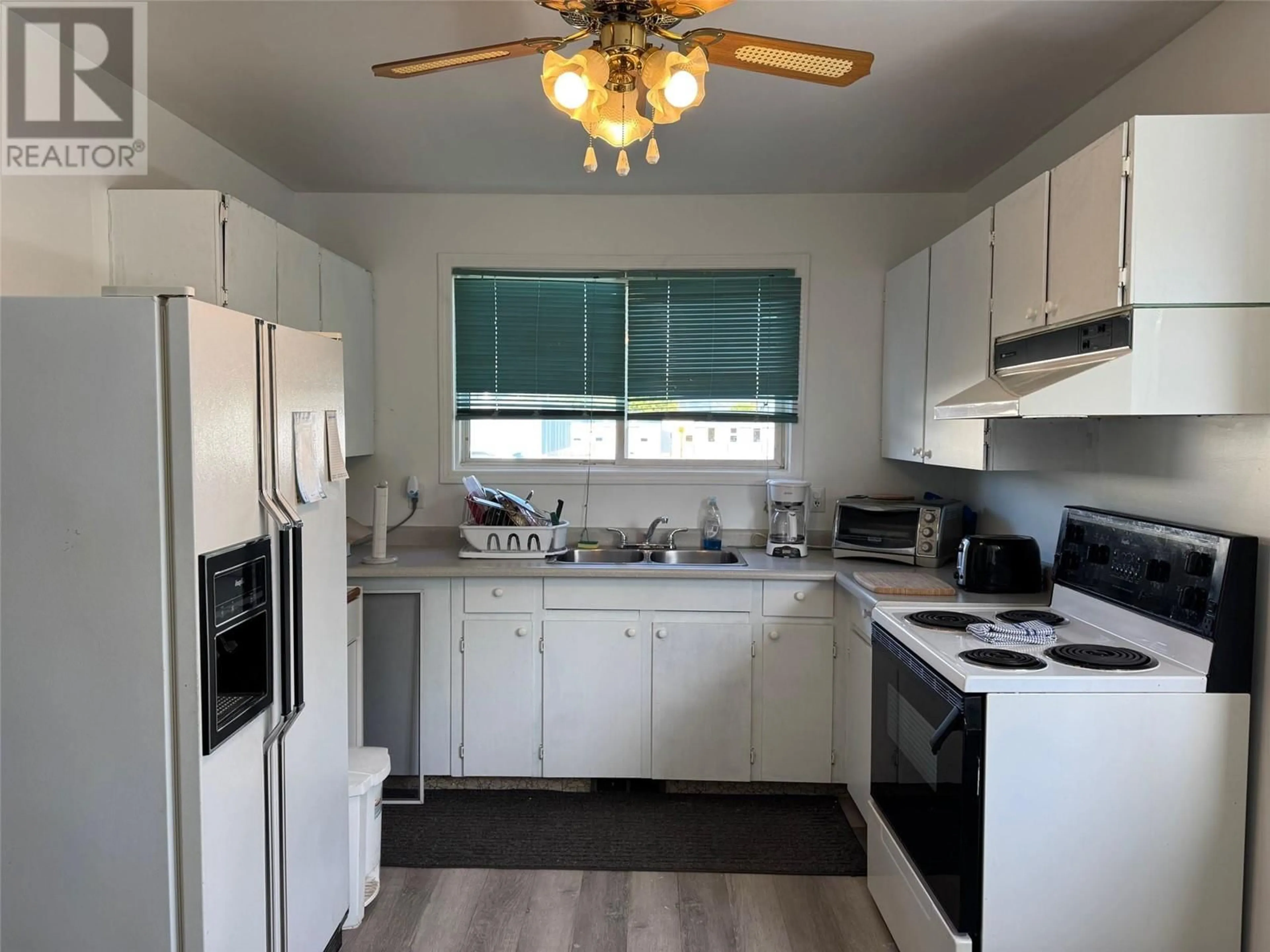 Standard kitchen, unknown for 1586 DOUGLAS STREET, Merritt British Columbia V1K1E2