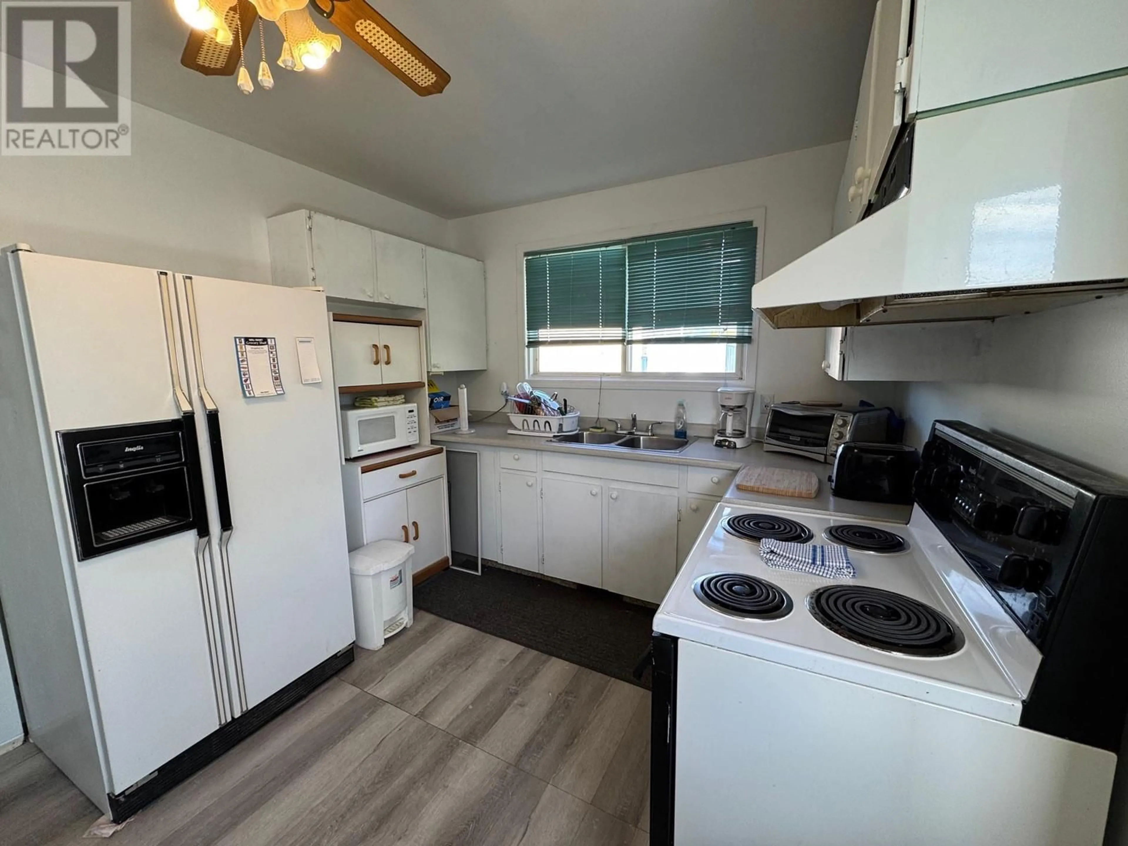 Standard kitchen, unknown for 1586 DOUGLAS STREET, Merritt British Columbia V1K1E2