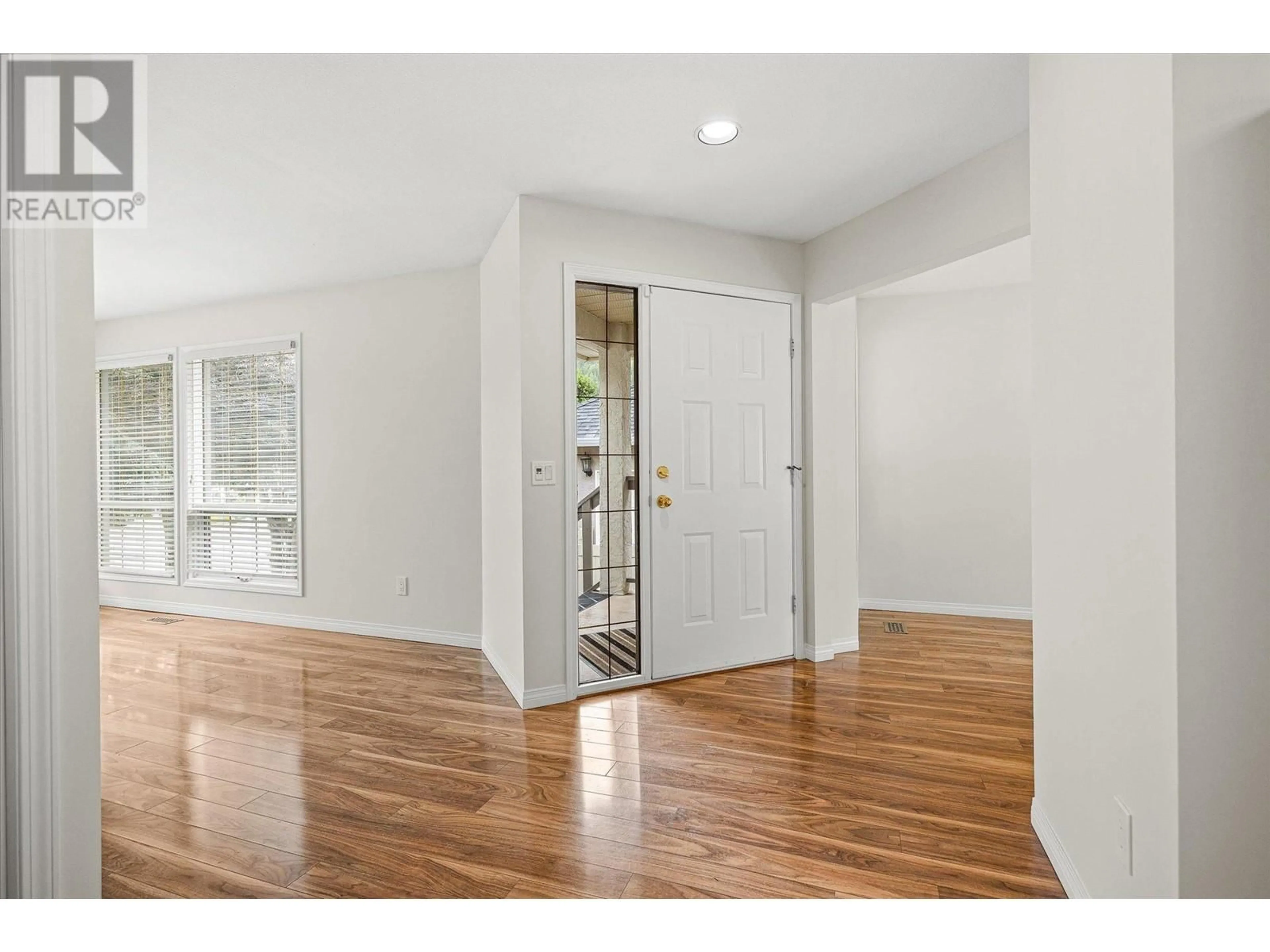 Indoor entryway for 1856 PORTLAND PLACE, Kelowna British Columbia V1V1P9