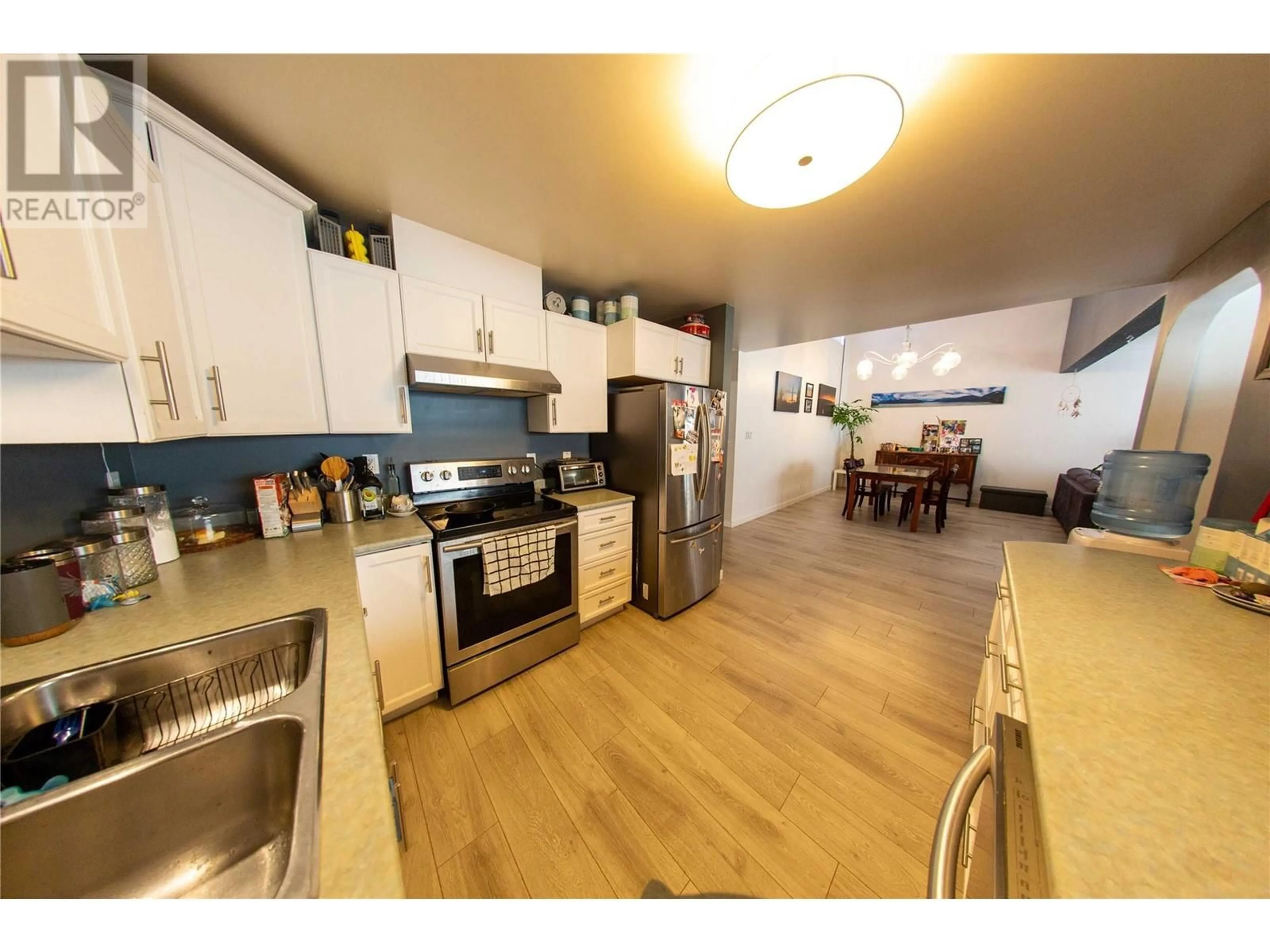 Open concept kitchen, wood/laminate floor for 76 - 137 MCGILL ROAD, Kamloops British Columbia V2C1L9