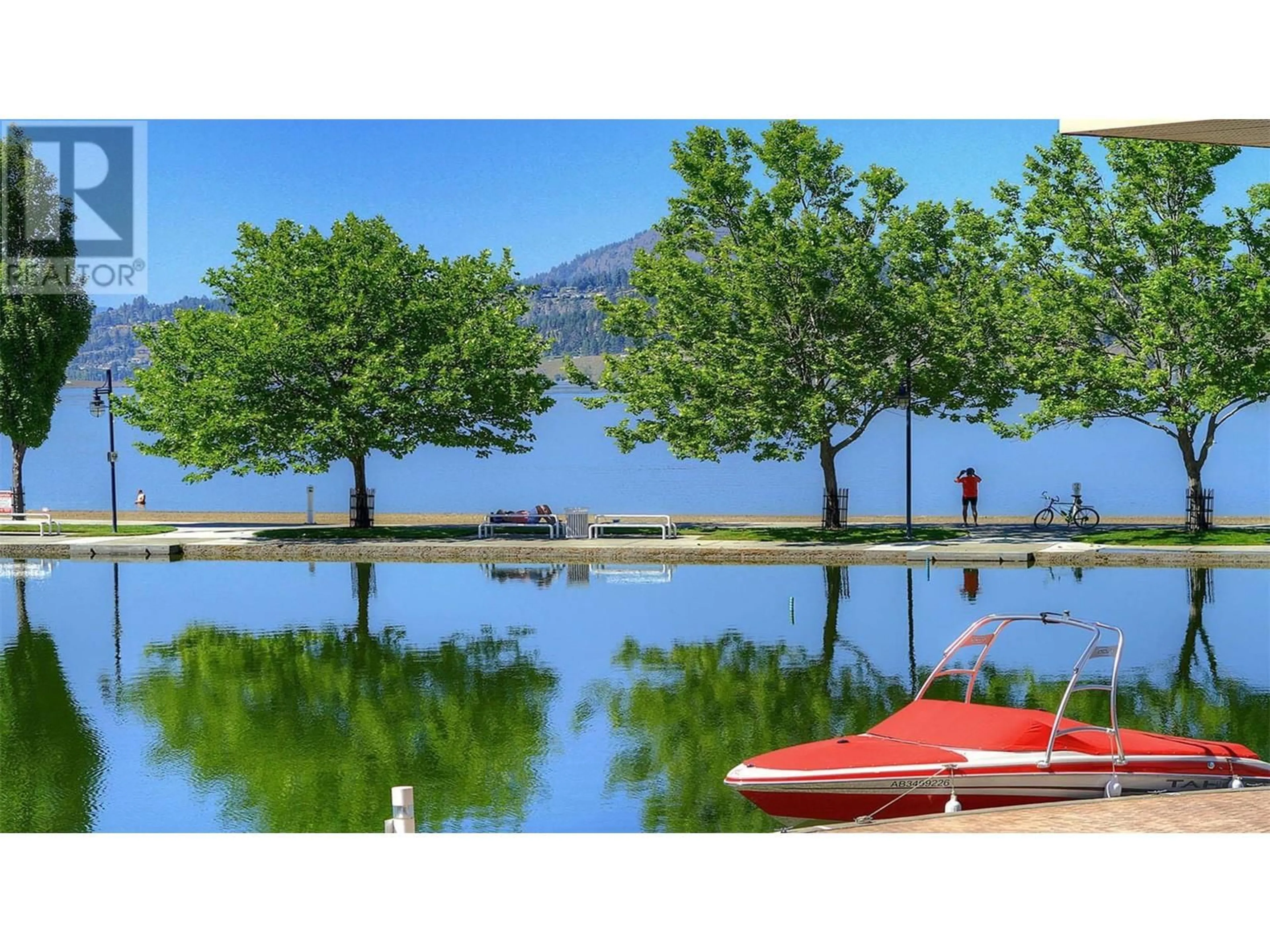 Blurry image for 302 - 1152 SUNSET DRIVE, Kelowna British Columbia V1Y9R7