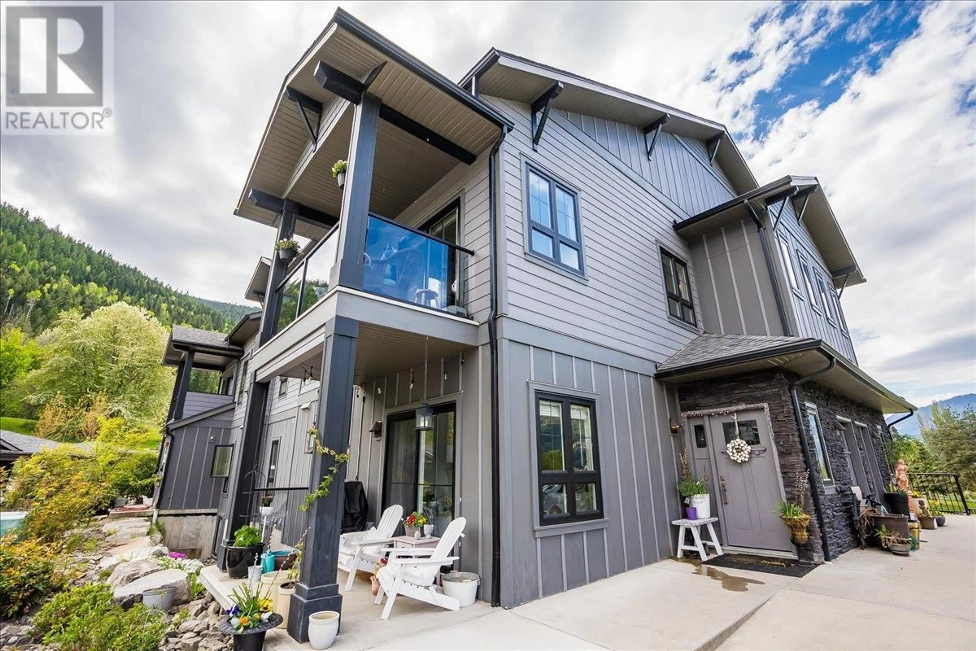 Home with vinyl exterior material, mountain view for 107 - 2000 CHOQUETTE AVENUE, Nelson British Columbia V1L7E4