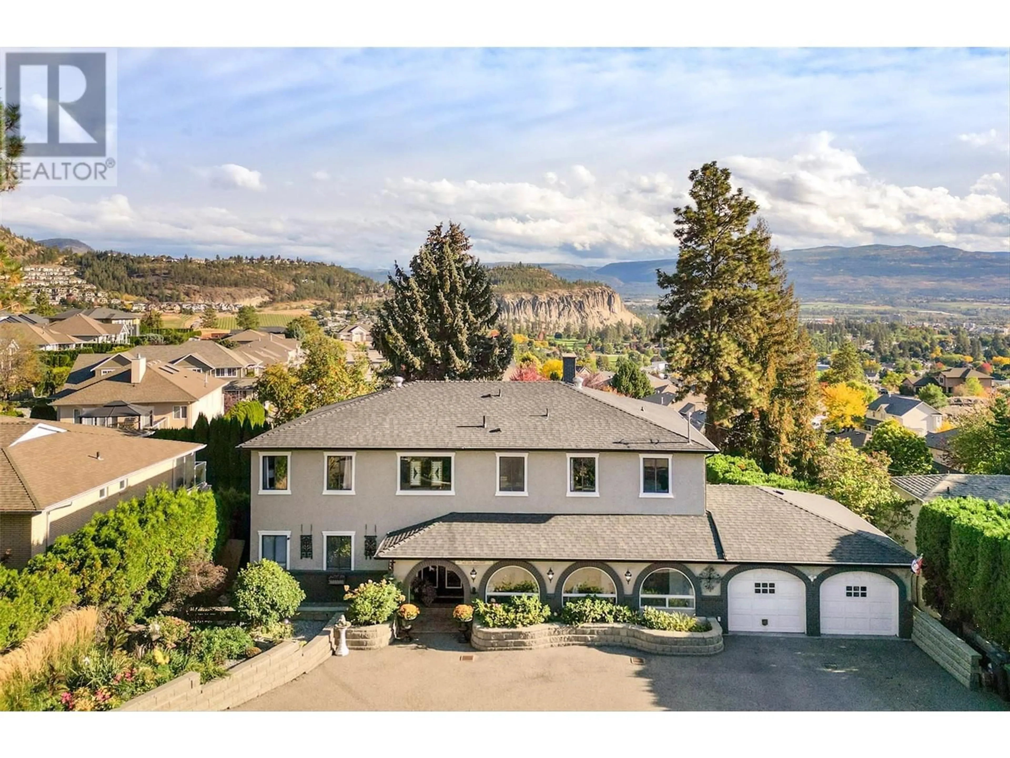 A pic from outside/outdoor area/front of a property/back of a property/a pic from drone, water/lake/river/ocean view for 5 ALAMEDA COURT, Kelowna British Columbia V1V1C6