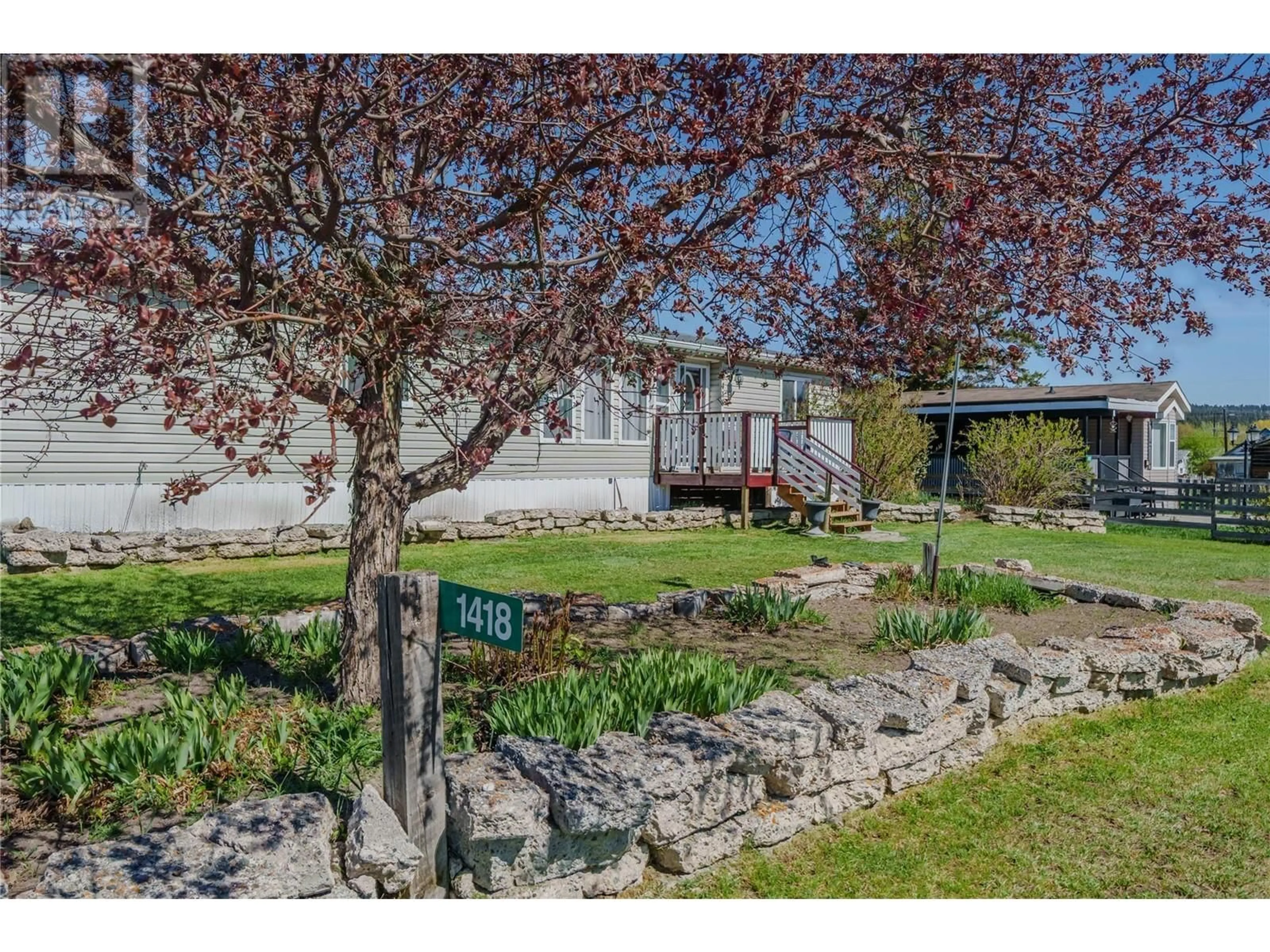 A pic from outside/outdoor area/front of a property/back of a property/a pic from drone, street for 1418 SOUES STREET, Clinton British Columbia V0K1K0