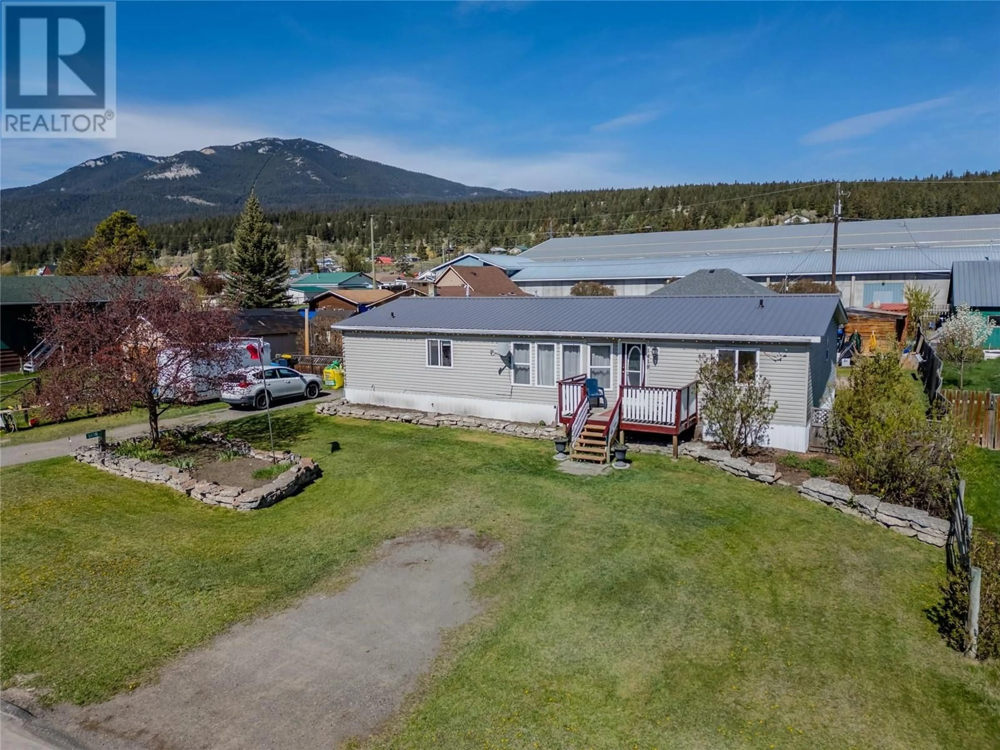 A pic from outside/outdoor area/front of a property/back of a property/a pic from drone, mountain view for 1418 SOUES STREET, Clinton British Columbia V0K1K0