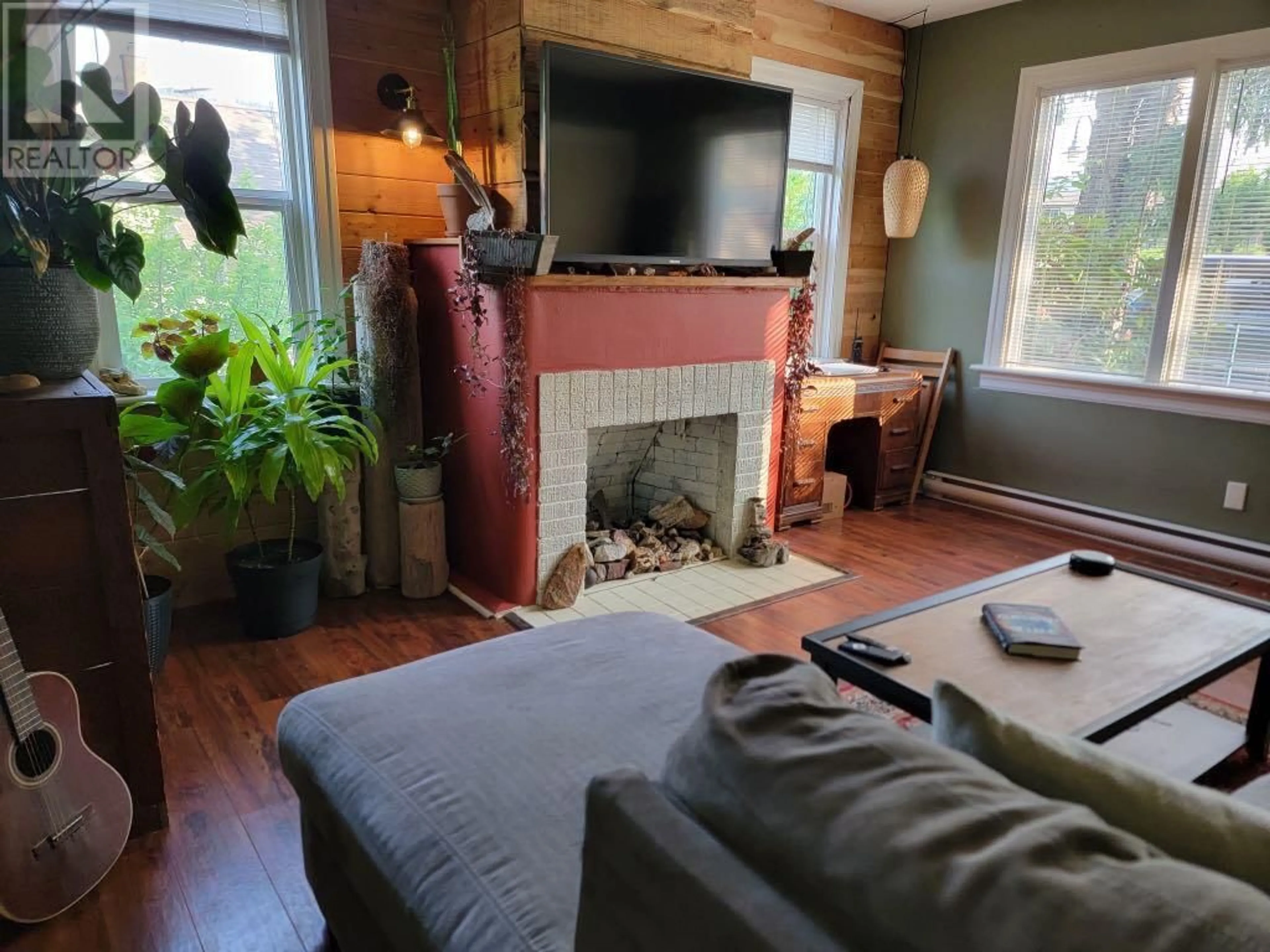 Living room with furniture, unknown for 178 COLUMBIA AVENUE, Castlegar British Columbia V1N1A9