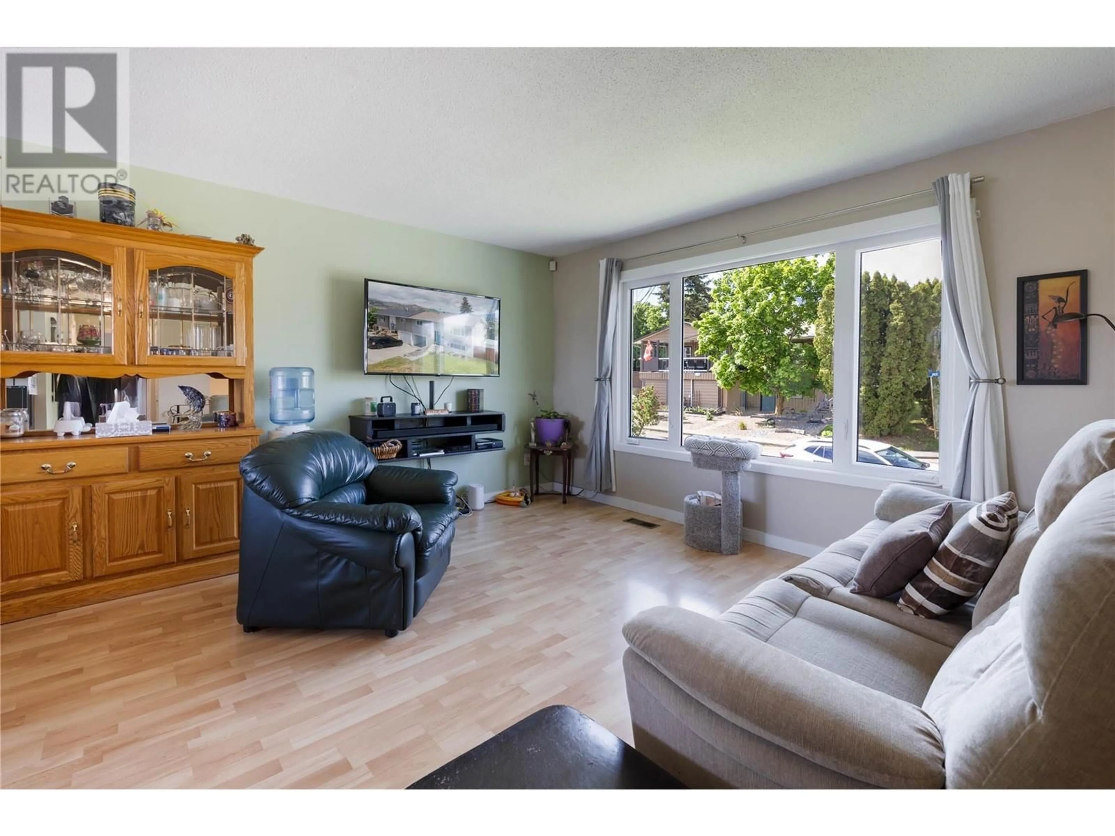 Living room with furniture, wood/laminate floor for 3415 16 AVENUE, Vernon British Columbia V1T8C5