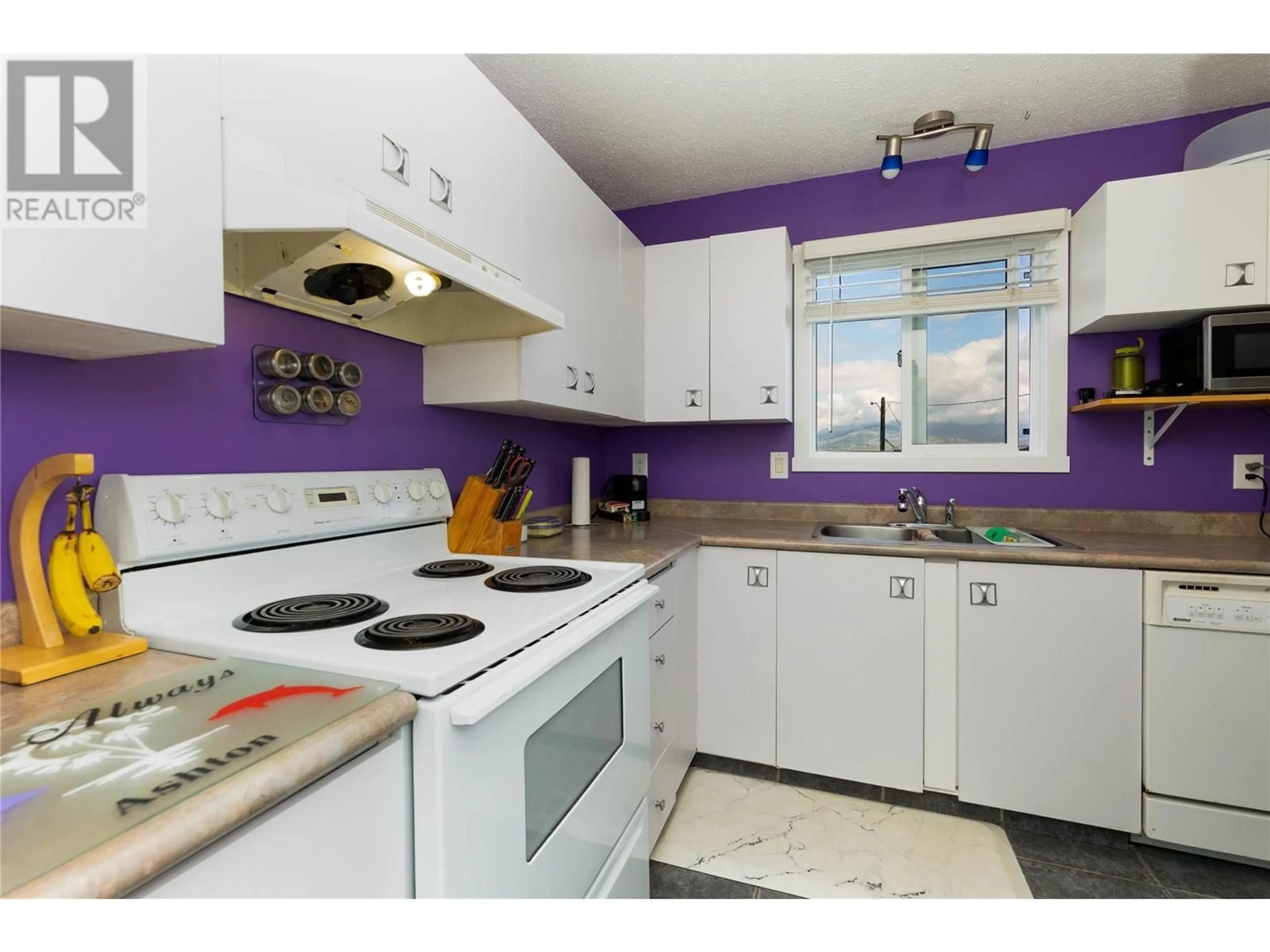 Standard kitchen, unknown for 3415 16 AVENUE, Vernon British Columbia V1T8C5
