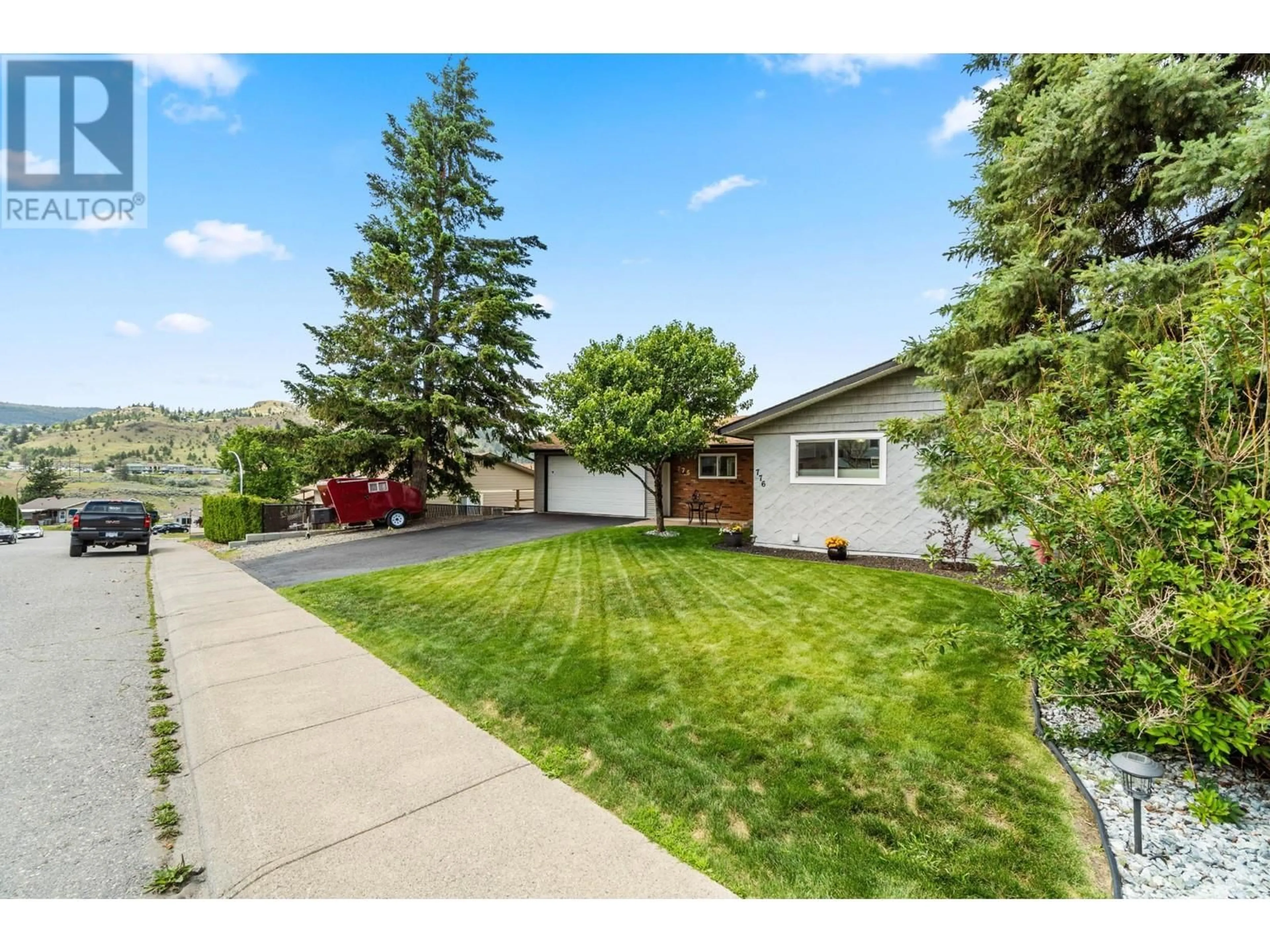 A pic from outside/outdoor area/front of a property/back of a property/a pic from drone, street for 776 SPRINGRIDGE PLACE, Kamloops British Columbia V2E1C9