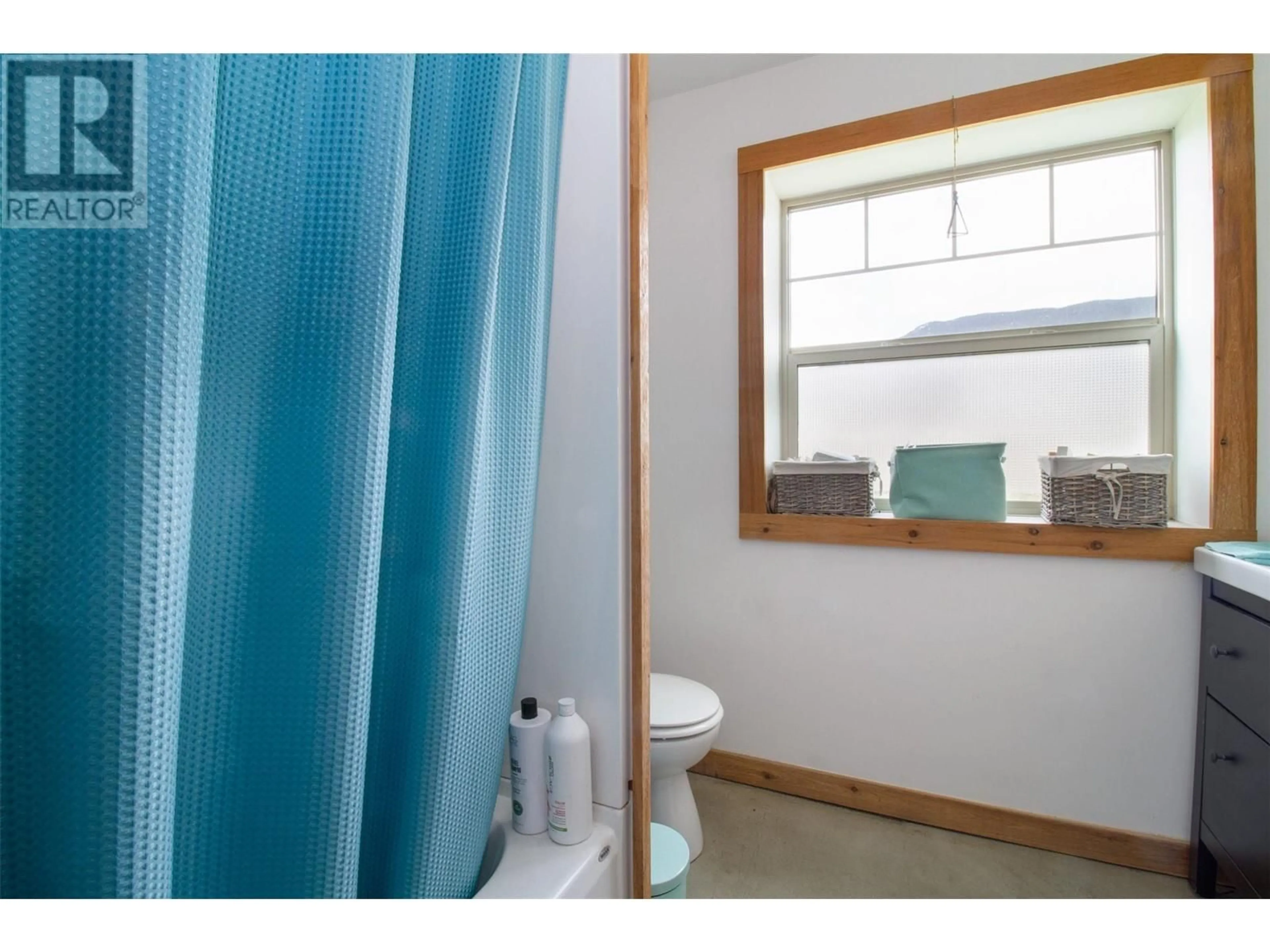 Standard bathroom, unknown for 1905 HAY ROAD, Revelstoke British Columbia V0E2S1