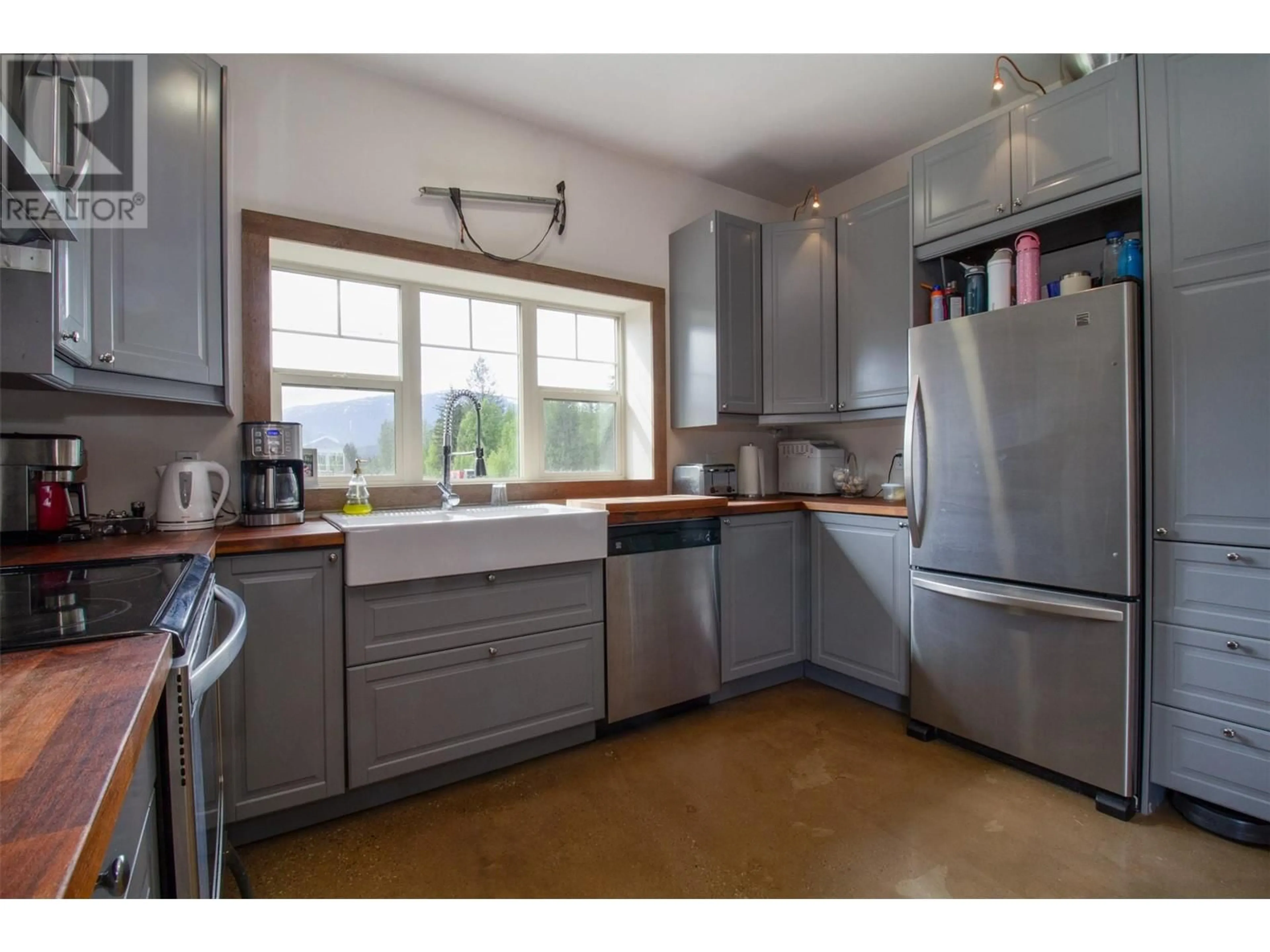 Standard kitchen, unknown for 1905 HAY ROAD, Revelstoke British Columbia V0E2S1
