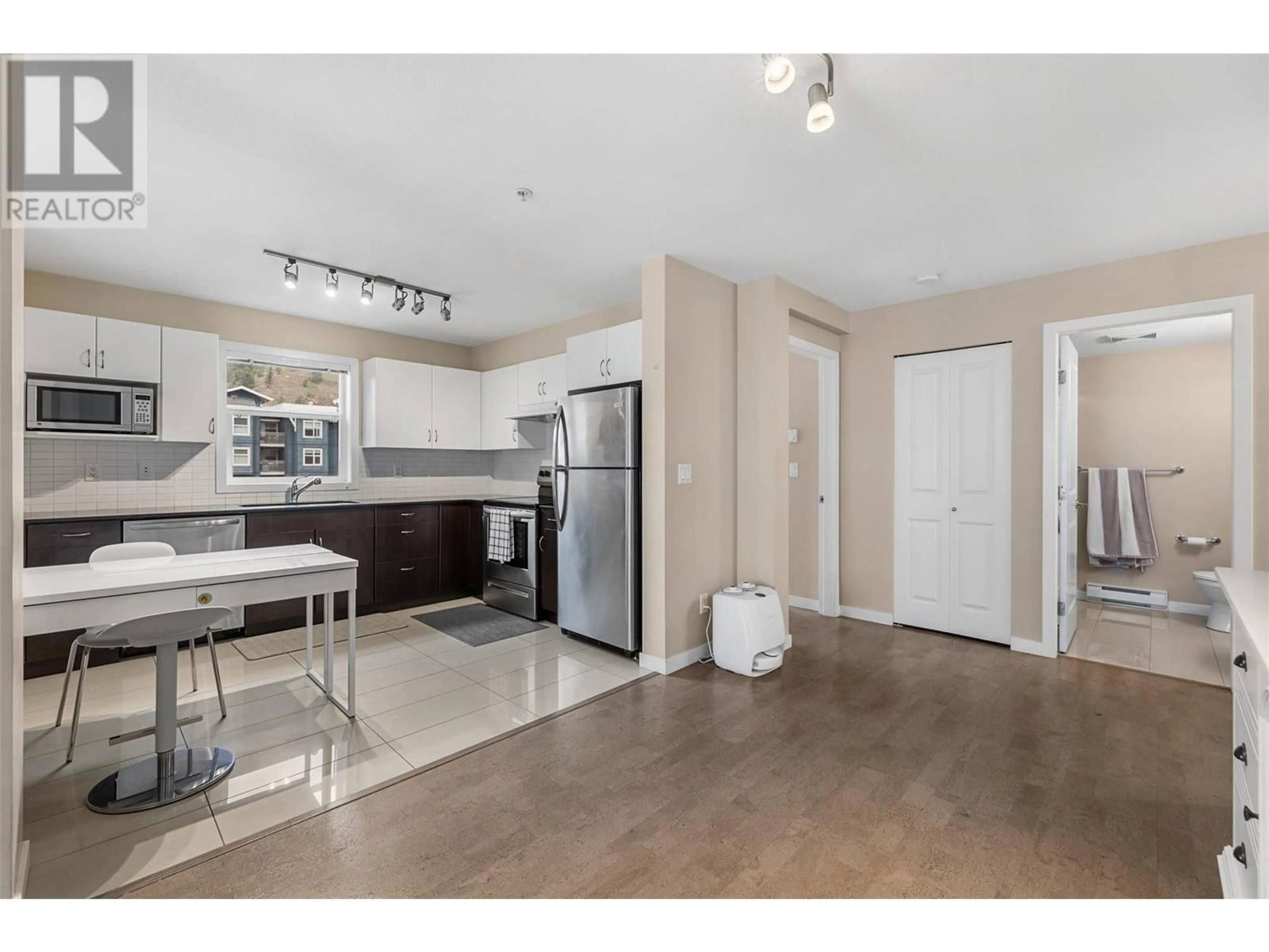 Open concept kitchen, unknown for 303 - 571 YATES ROAD, Kelowna British Columbia V1V2V5