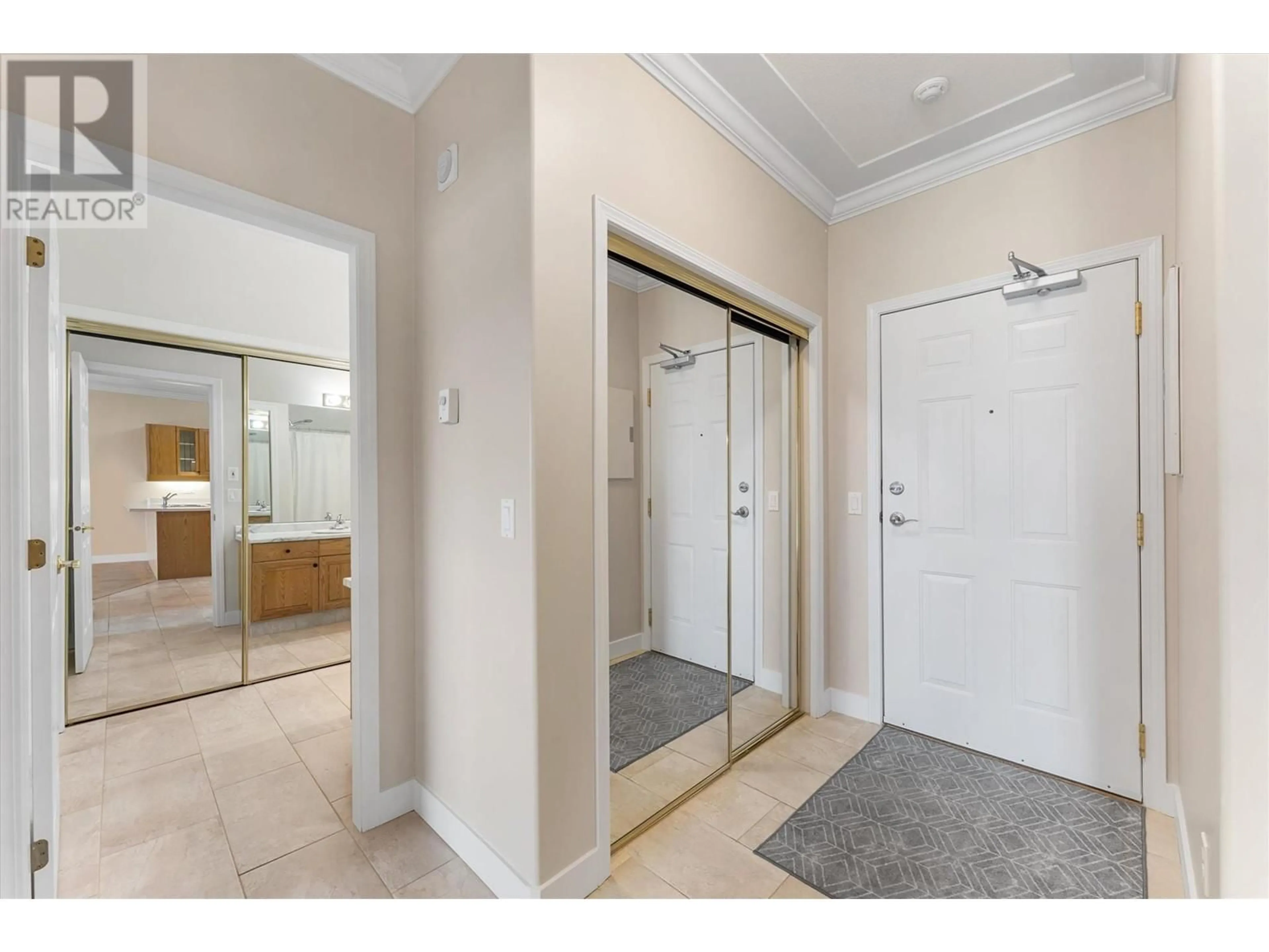 Indoor foyer for 205 - 1152 LANFRANCO ROAD, Kelowna British Columbia V1W3W5