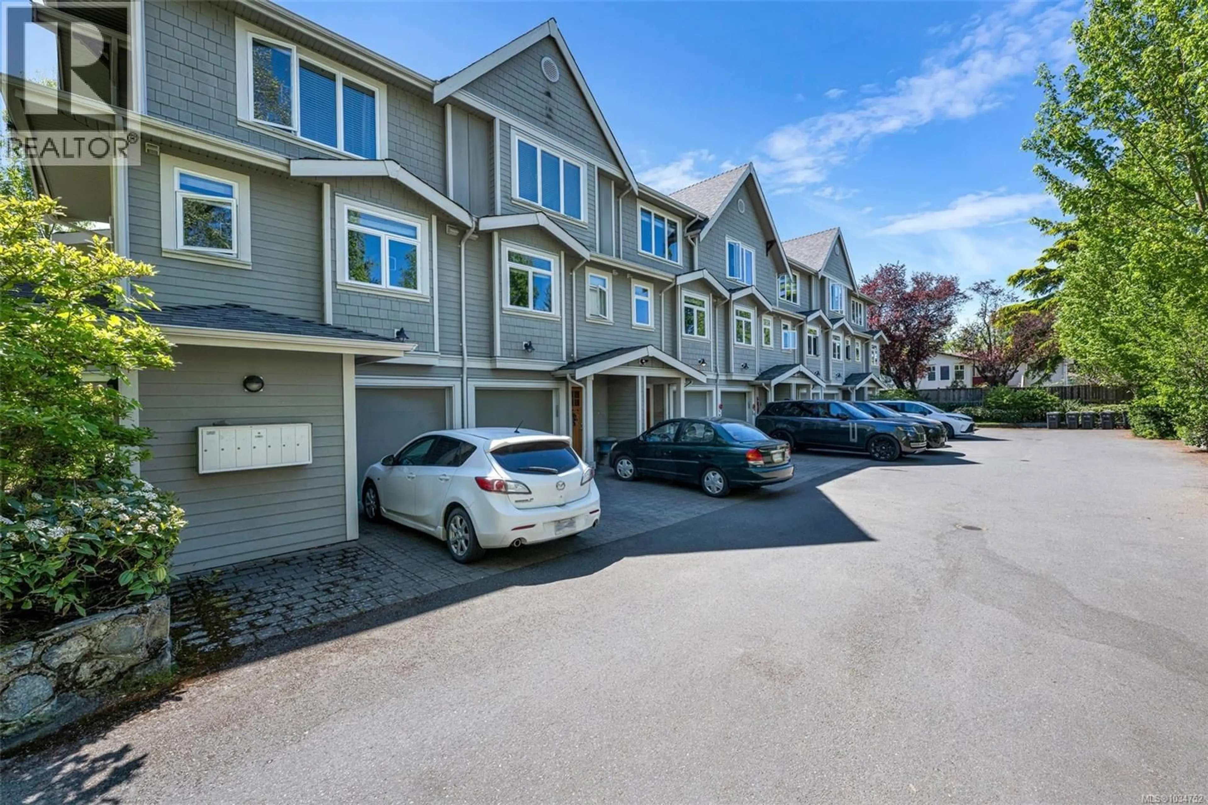 Unknown for 3 - 2918 SHELBOURNE STREET, Victoria British Columbia V8R4M6
