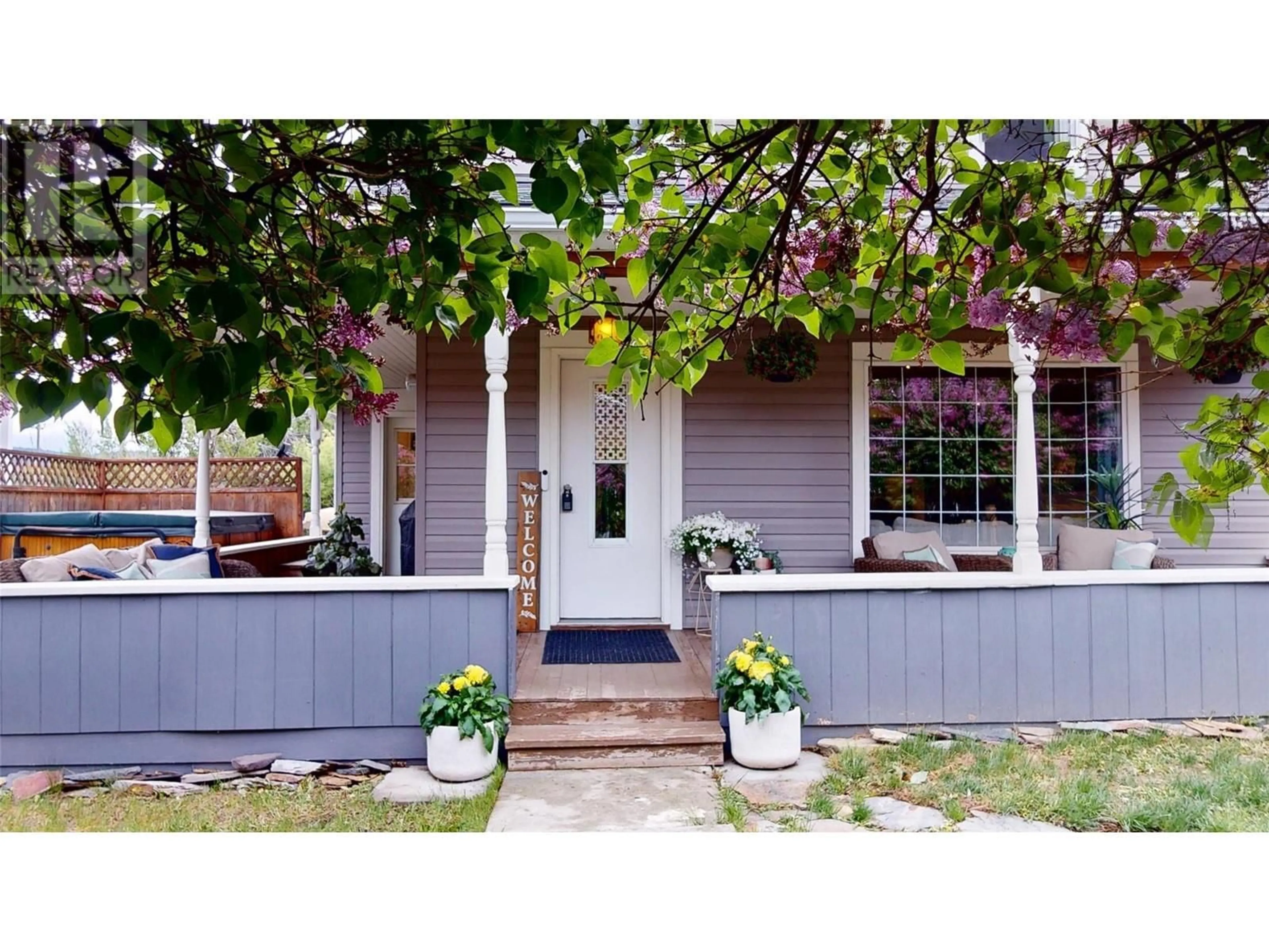 Home with vinyl exterior material, street for 128 13TH AVENUE SOUTH, Cranbrook British Columbia v1c2v5