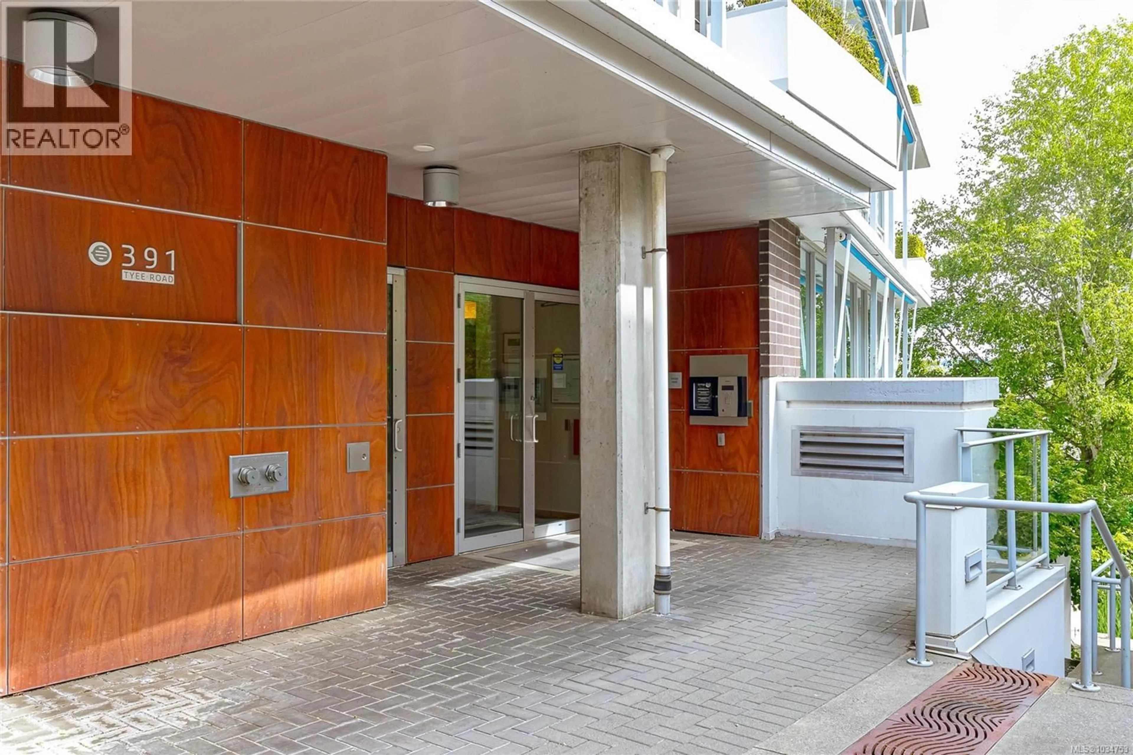 Indoor foyer for 406 - 391 TYEE ROAD, Victoria British Columbia V9A0A9
