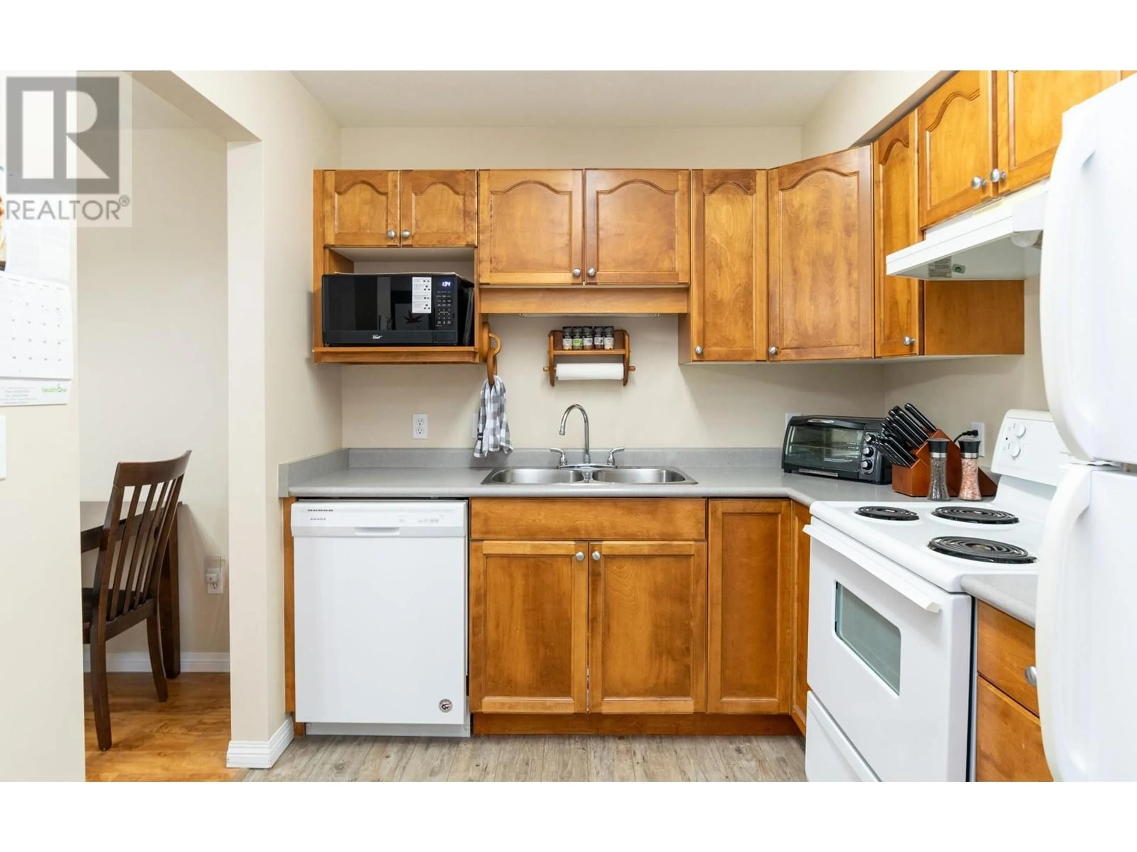 Standard kitchen, unknown for 107 - 640 3 STREET SOUTHWEST, Salmon Arm British Columbia V1E2R3