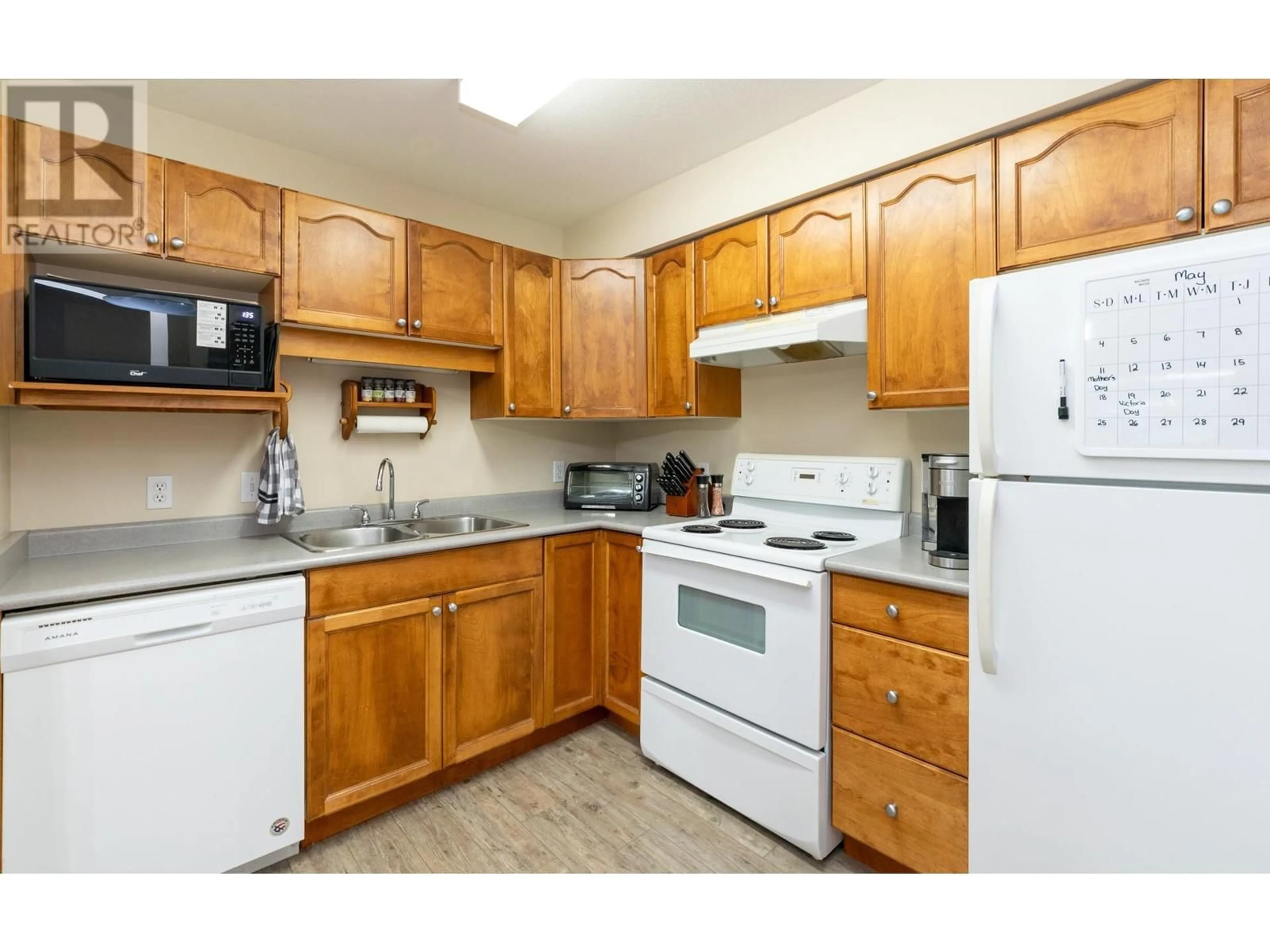 Standard kitchen, unknown for 107 - 640 3 STREET SOUTHWEST, Salmon Arm British Columbia V1E2R3