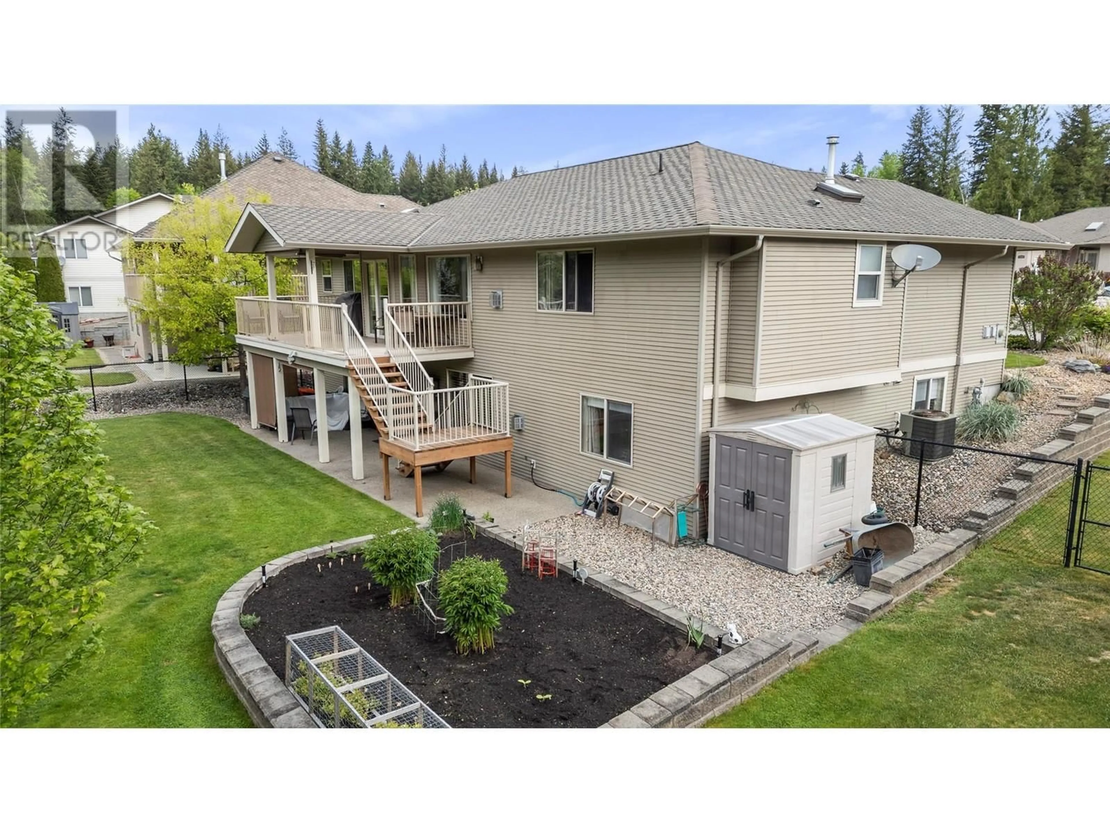 A pic from outside/outdoor area/front of a property/back of a property/a pic from drone, mountain view for 2796 GOLF COURSE DRIVE, Blind Bay British Columbia V0E1H2