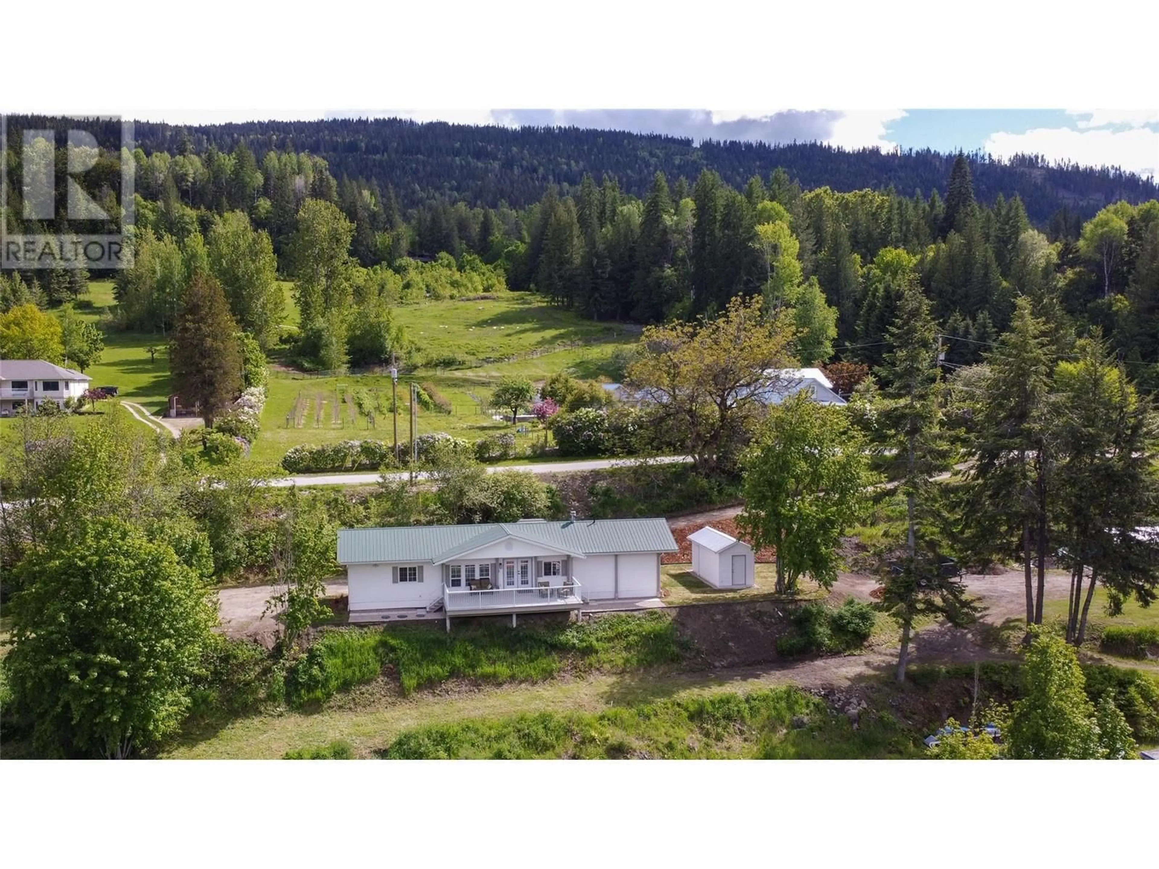 A pic from outside/outdoor area/front of a property/back of a property/a pic from drone, mountain view for 3288 VINDUSKY ROAD, Nelson British Columbia V1L6X7