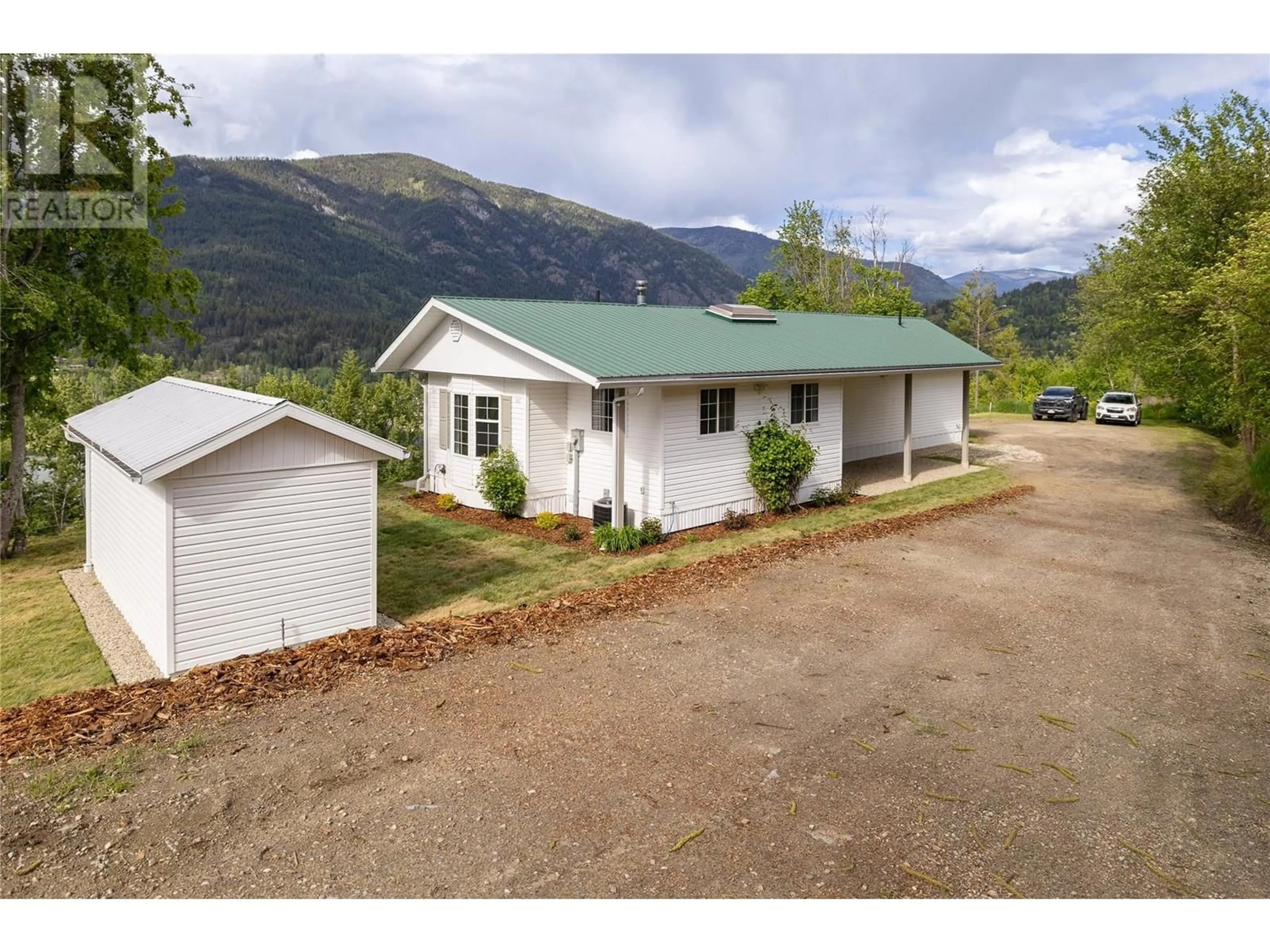 A pic from outside/outdoor area/front of a property/back of a property/a pic from drone, mountain view for 3288 VINDUSKY ROAD, Nelson British Columbia V1L6X7
