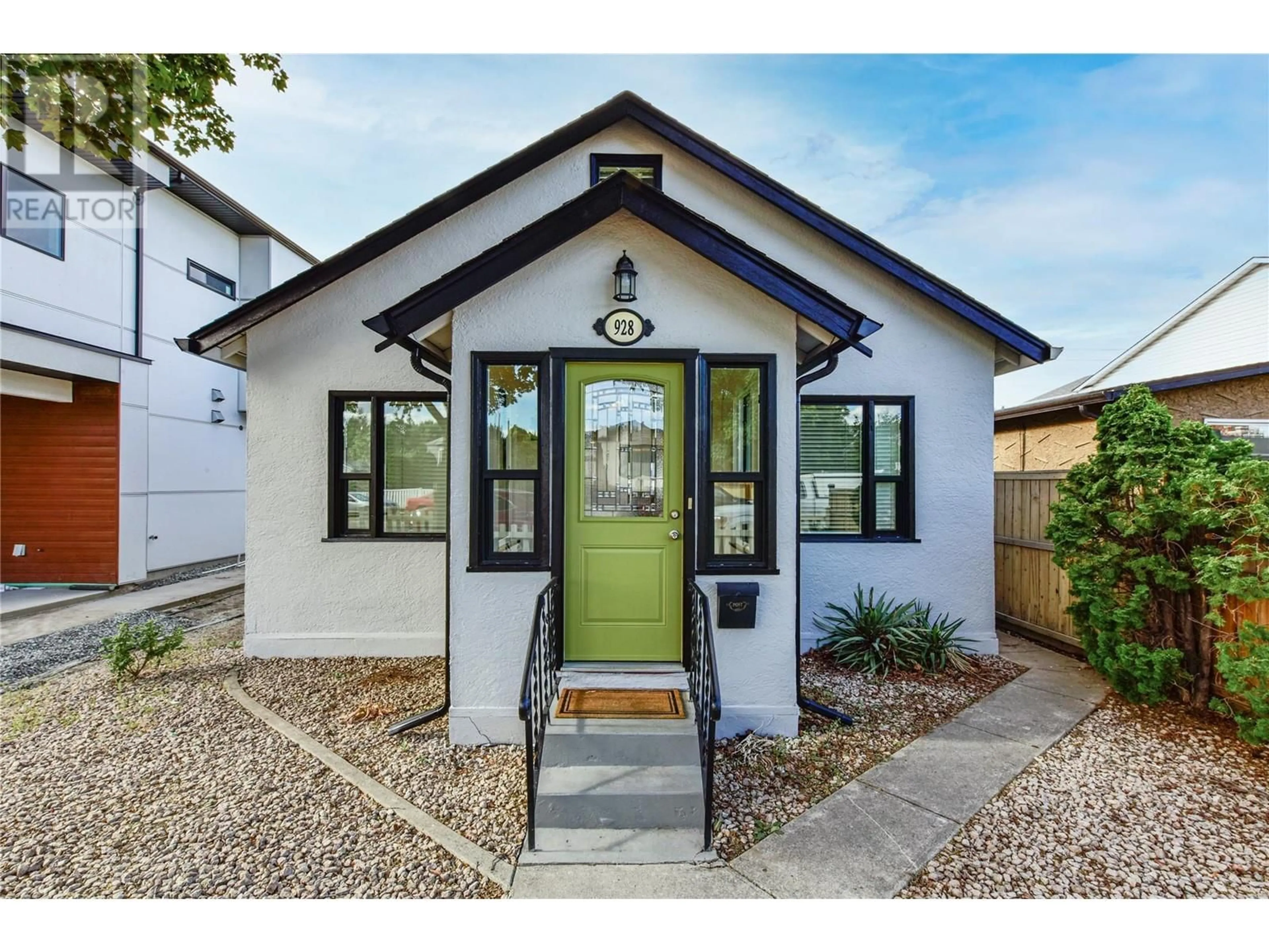 Home with brick exterior material, street for 928 FULLER AVENUE, Kelowna British Columbia V1Y6X4