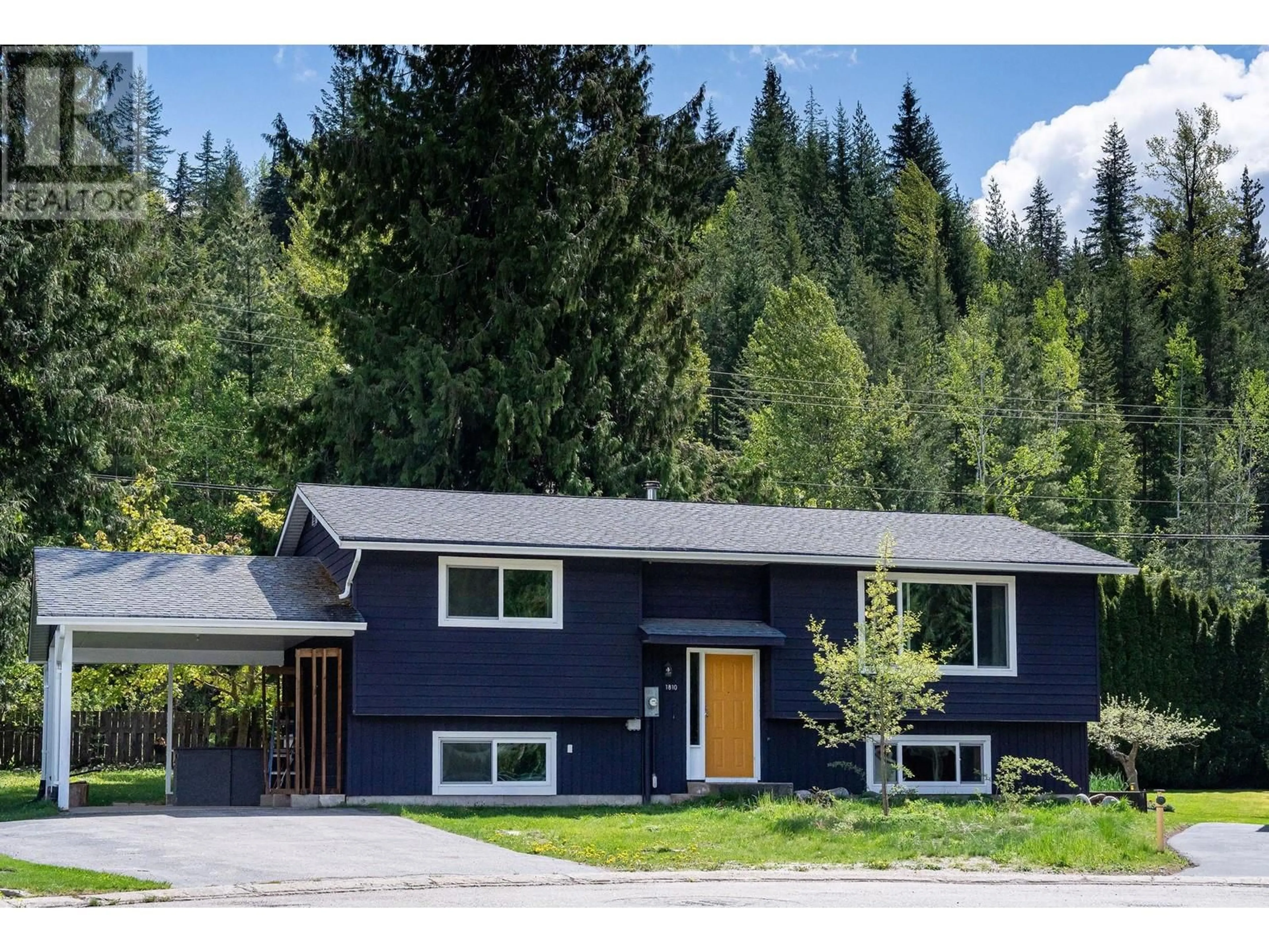 Home with vinyl exterior material, unknown for 1810 DALLAS ROAD, Revelstoke British Columbia V0E2S0