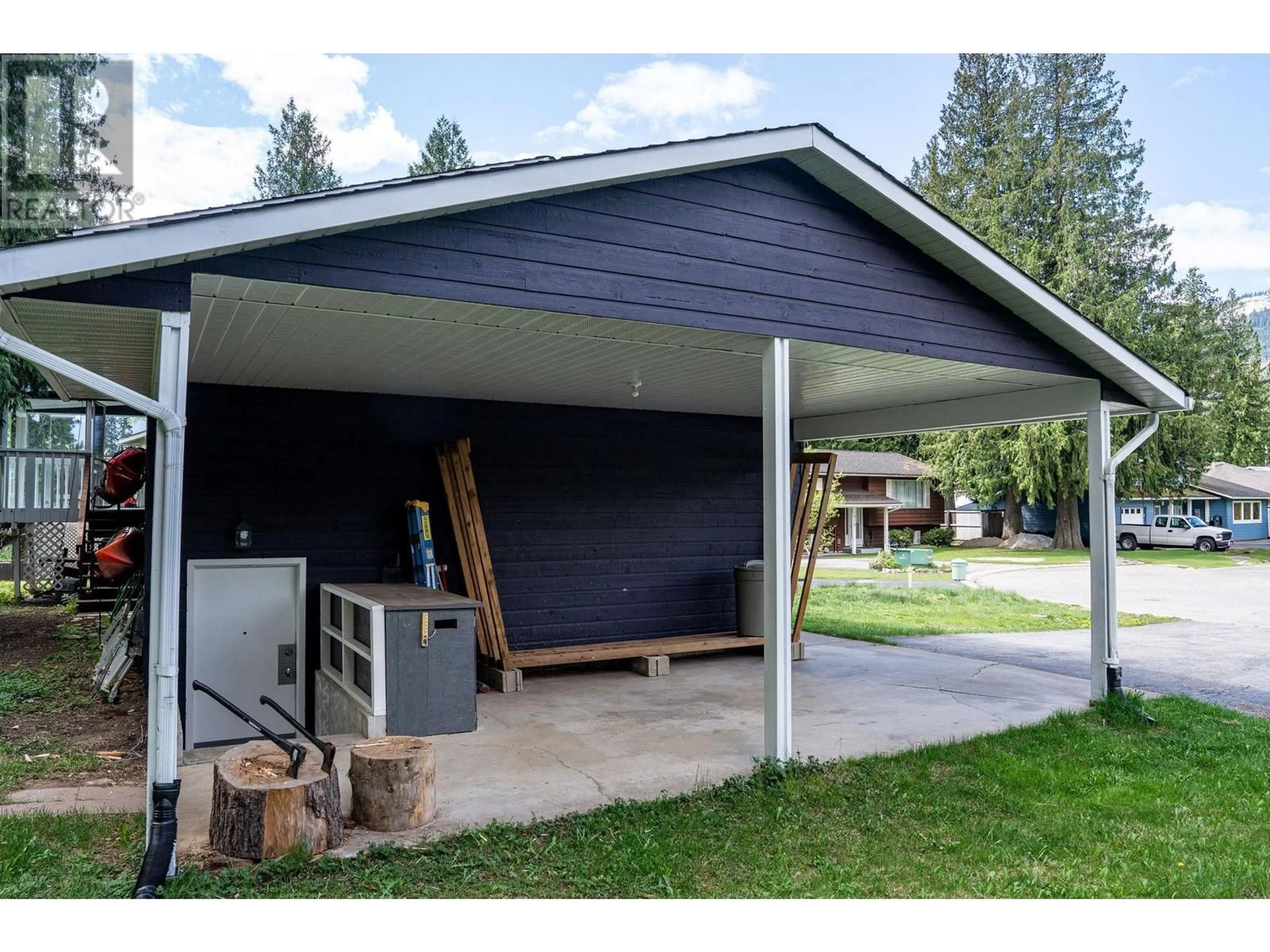 Indoor garage for 1810 DALLAS ROAD, Revelstoke British Columbia V0E2S0