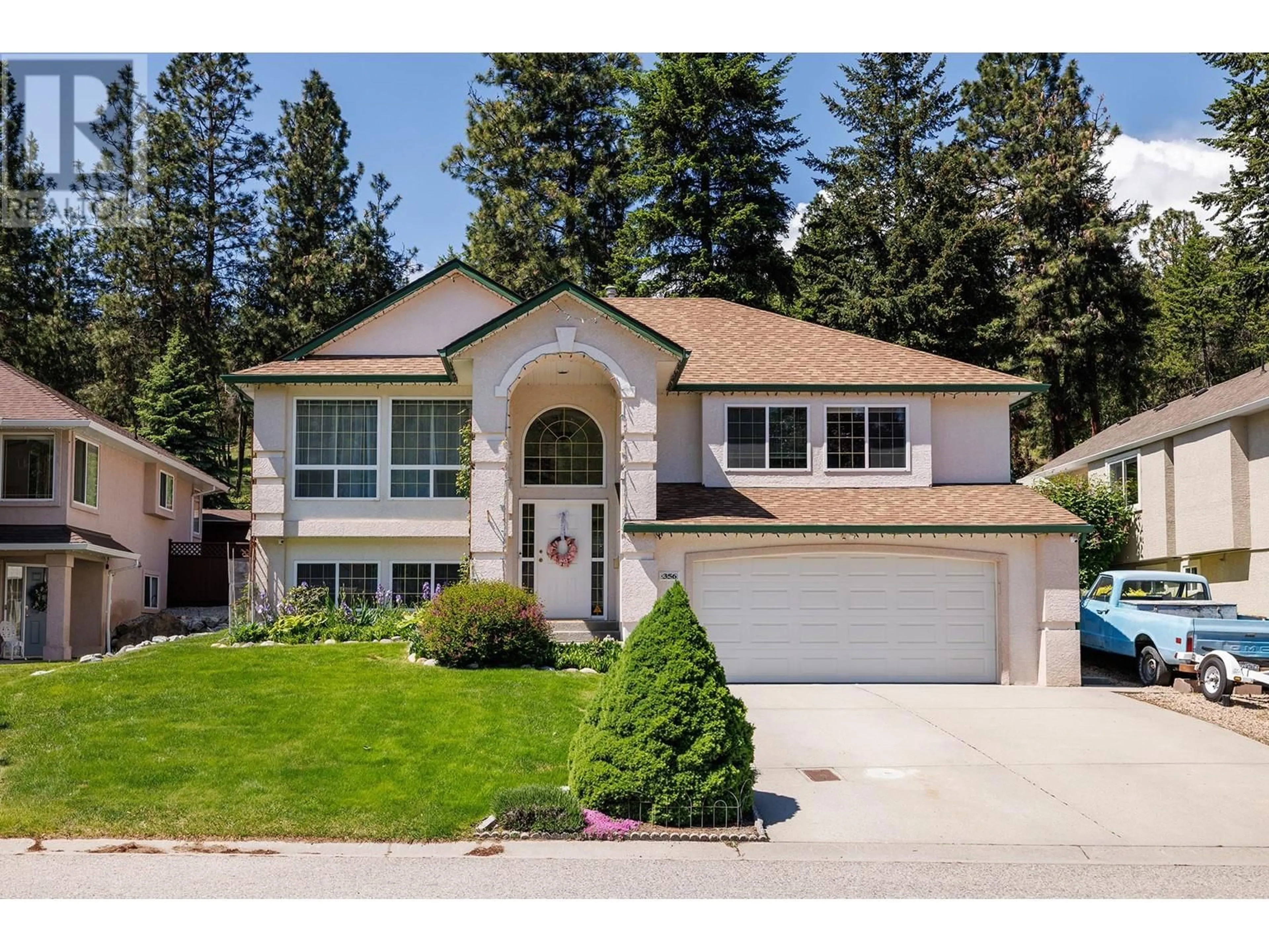 Home with vinyl exterior material, street for 356 WOODPARK CRESCENT, Kelowna British Columbia V1V2L4