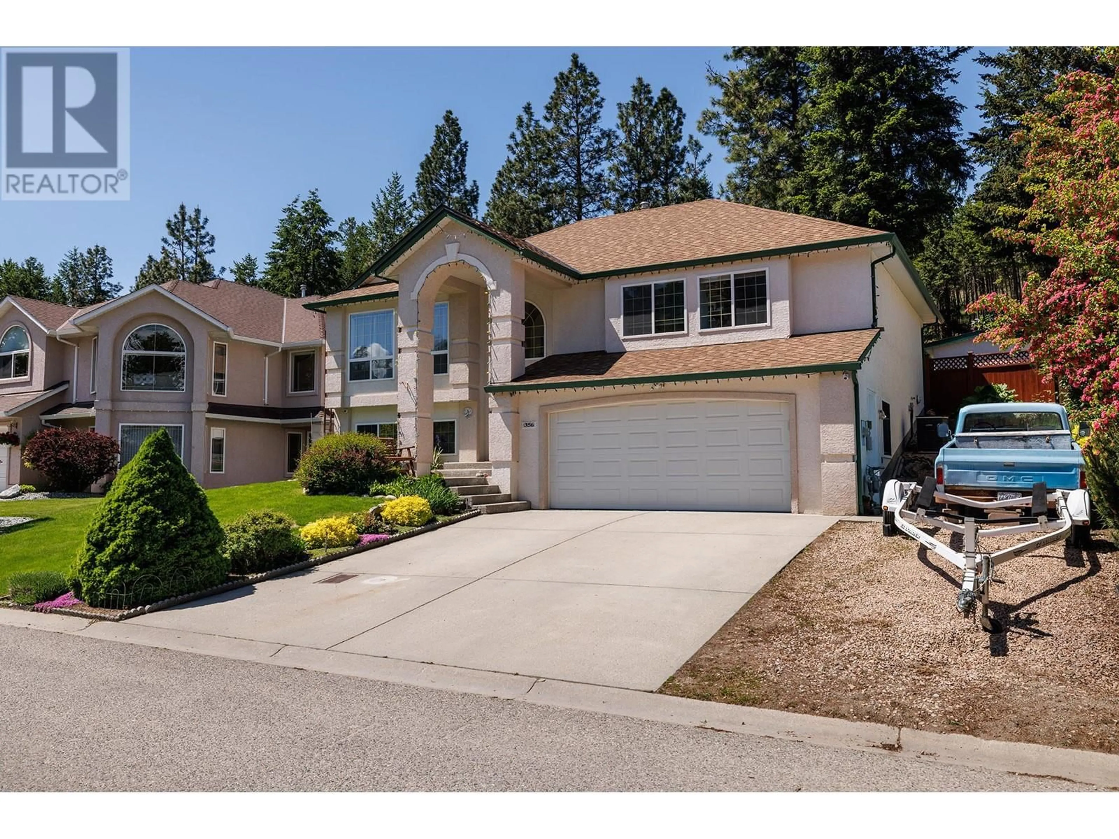 Home with vinyl exterior material, street for 356 WOODPARK CRESCENT, Kelowna British Columbia V1V2L4