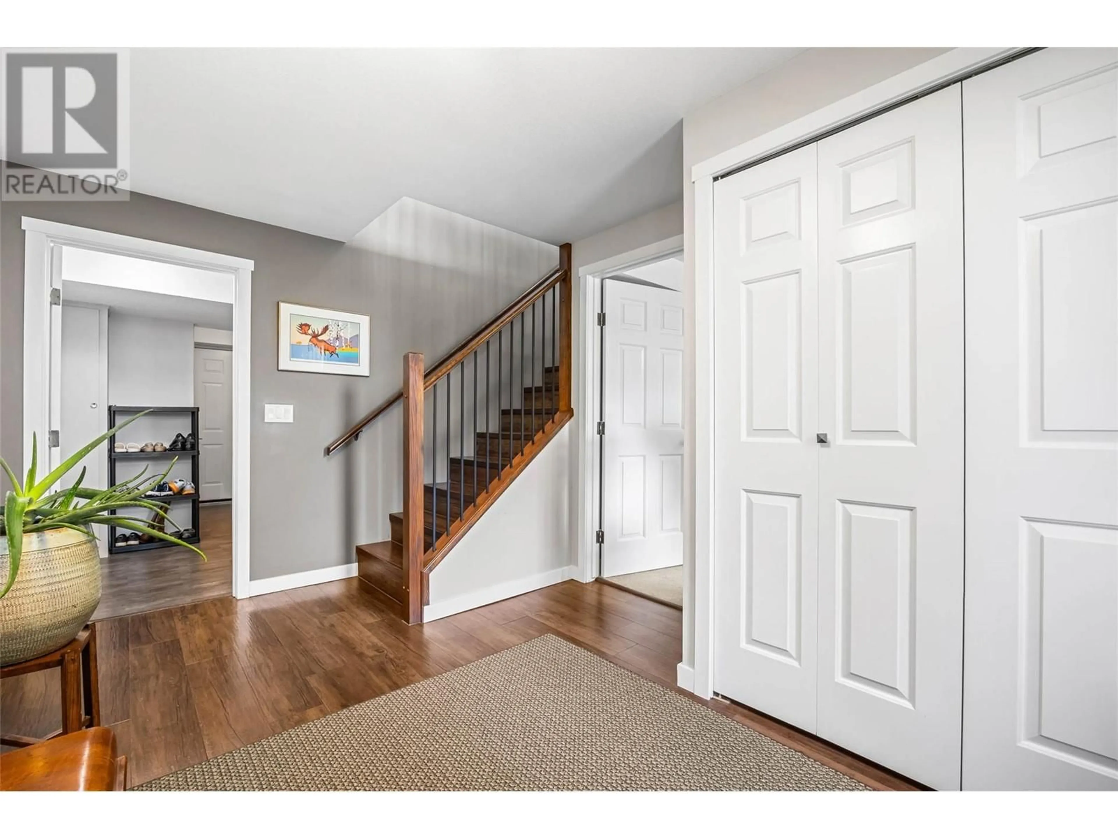Indoor entryway for 2091 HOLYROOD PLACE, Kamloops British Columbia V1S1E7