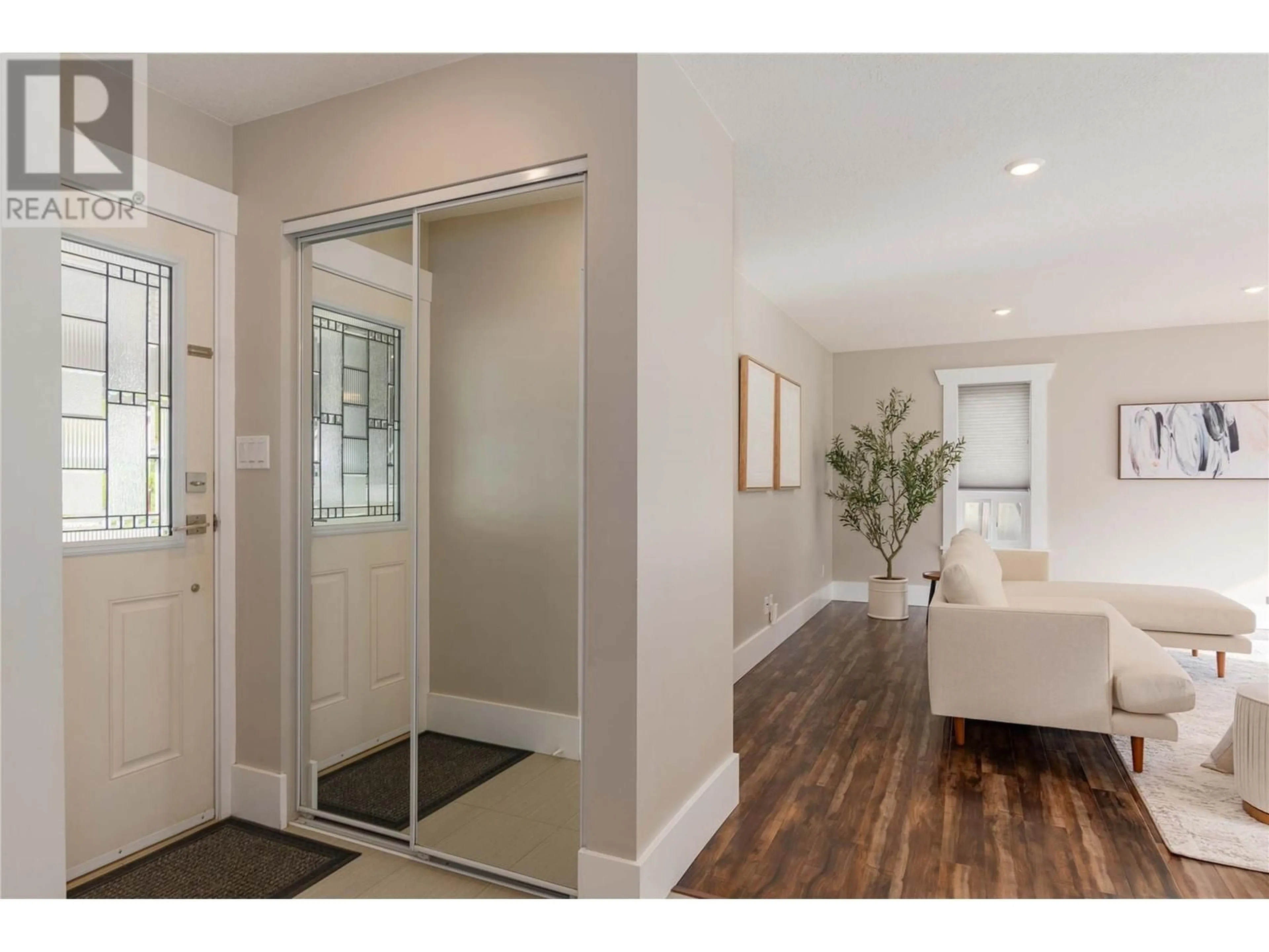 Indoor entryway for 108 RITCHIE AVENUE, Trail British Columbia V1R1G9