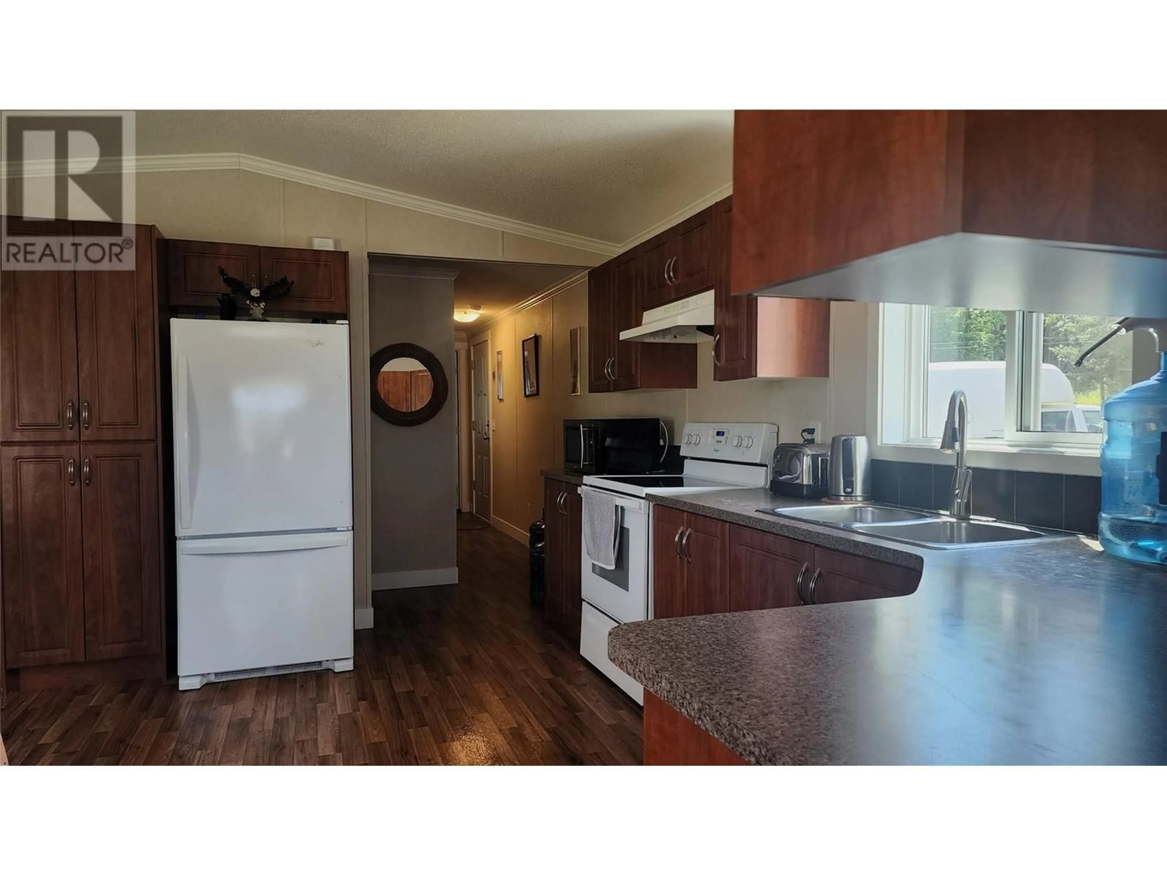 Standard kitchen, wood/laminate floor for 3237 CREIGHTON VALLEY ROAD, Cherryville British Columbia V0E2G3