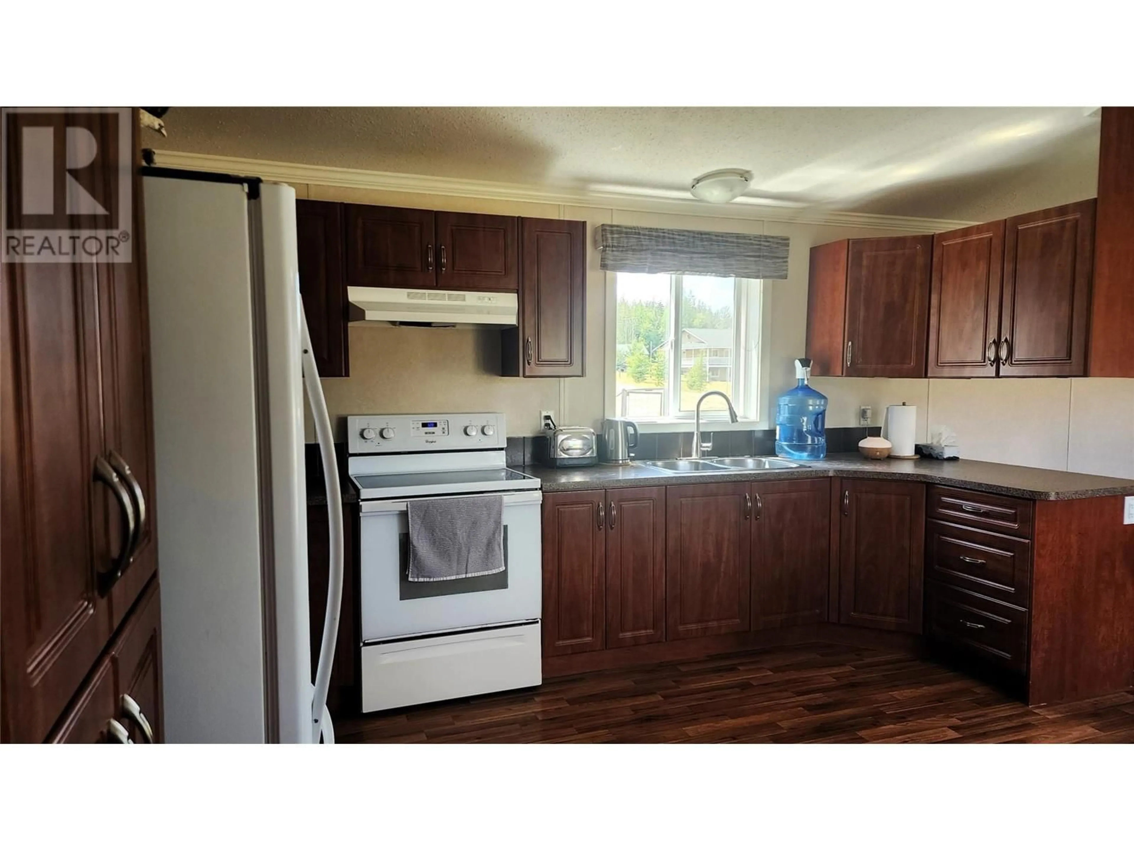 Standard kitchen, wood/laminate floor for 3237 CREIGHTON VALLEY ROAD, Cherryville British Columbia V0E2G3