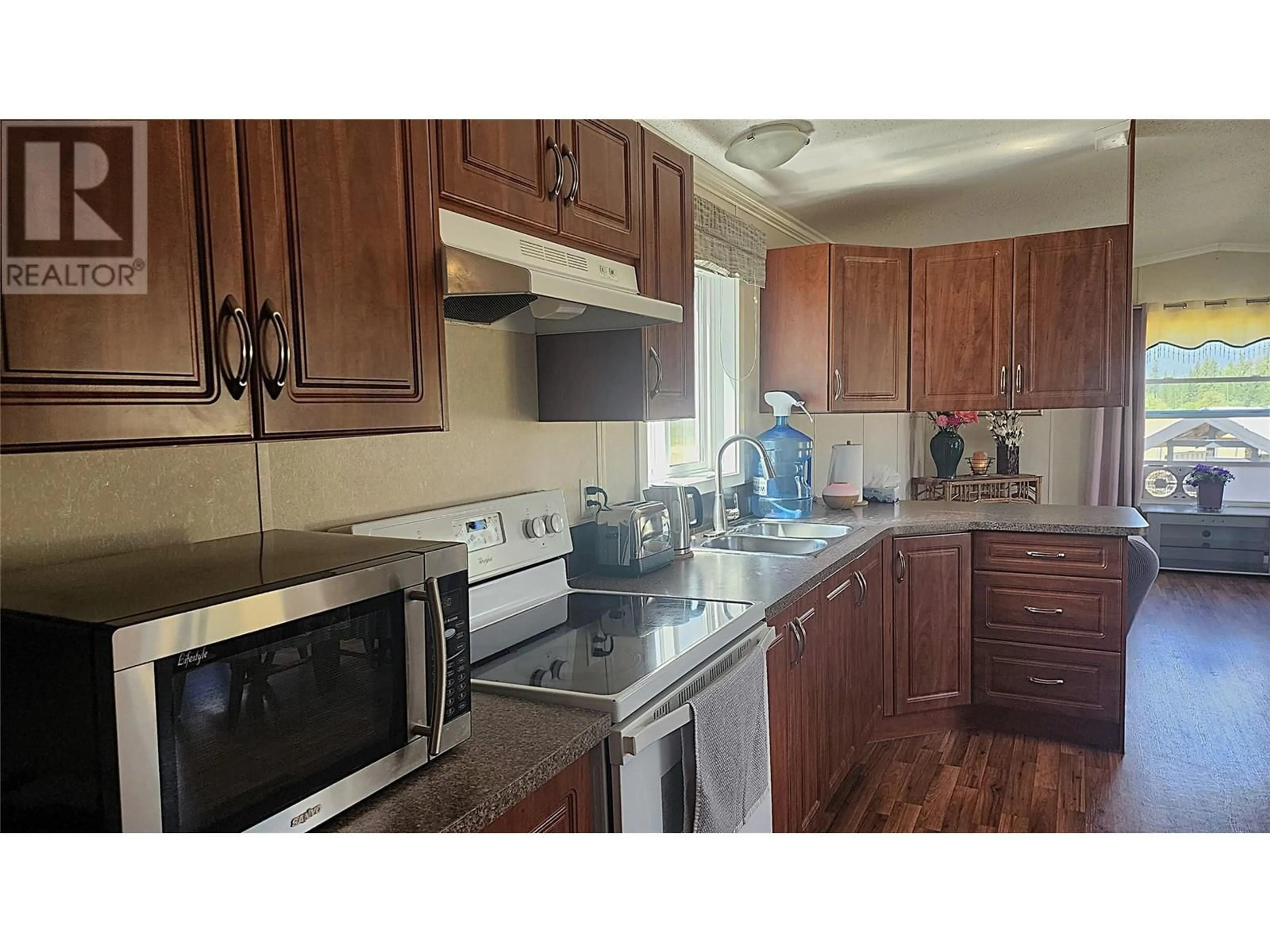 Standard kitchen, wood/laminate floor for 3237 CREIGHTON VALLEY ROAD, Cherryville British Columbia V0E2G3