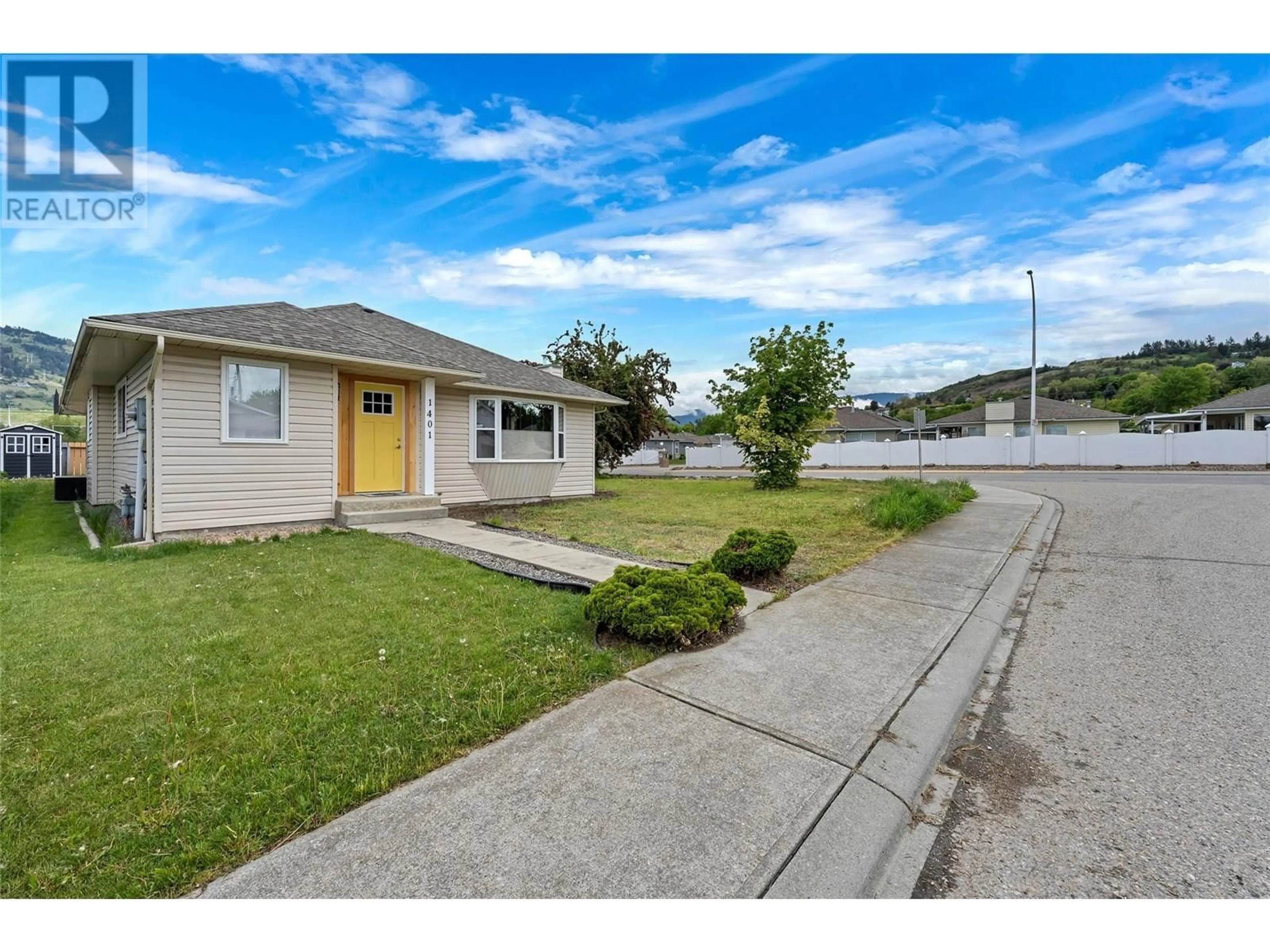 Home with vinyl exterior material, street for 1401 12 STREET, Vernon British Columbia V1B2S6