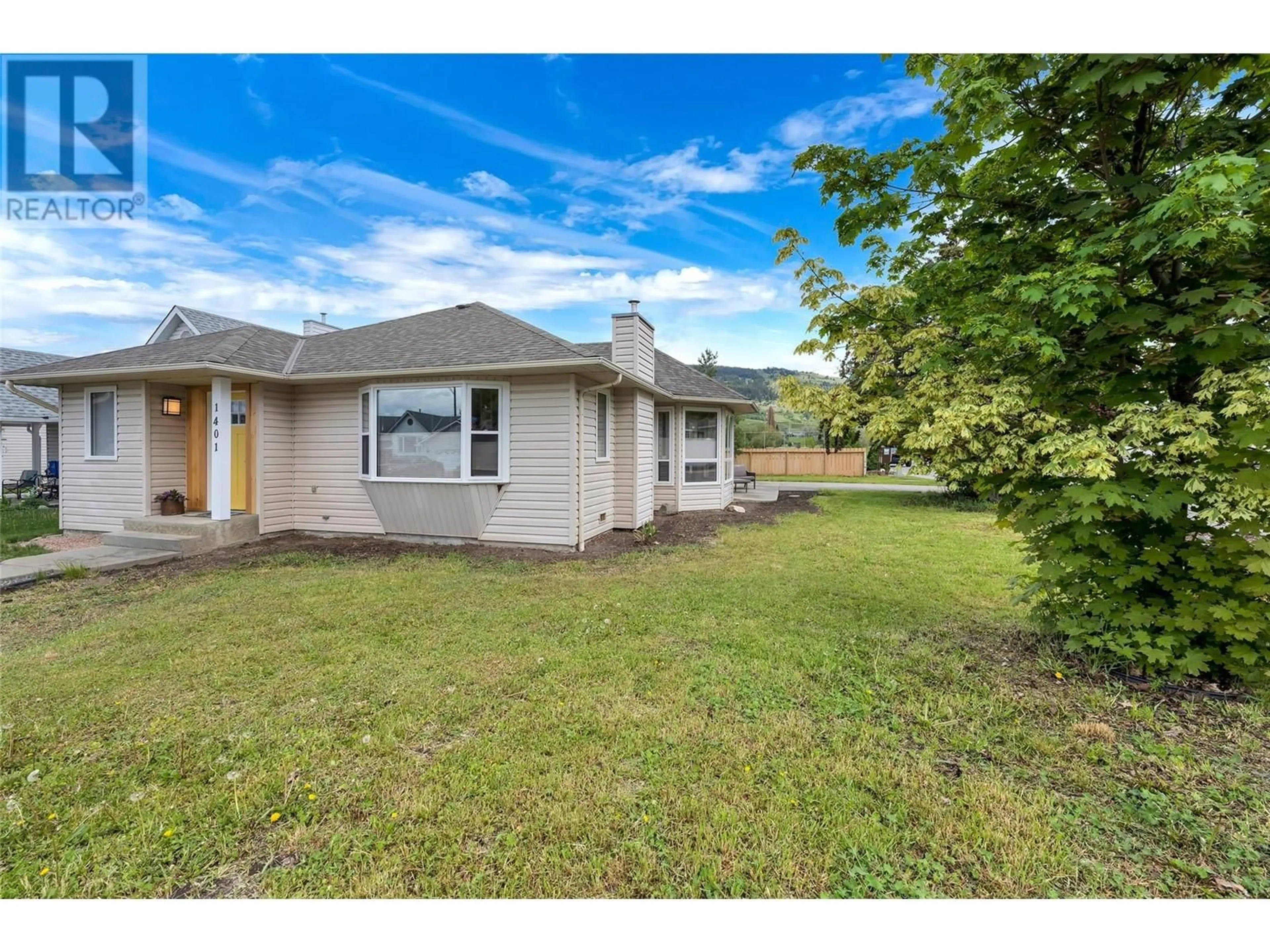 A pic from outside/outdoor area/front of a property/back of a property/a pic from drone, street for 1401 12 STREET, Vernon British Columbia V1B2S6