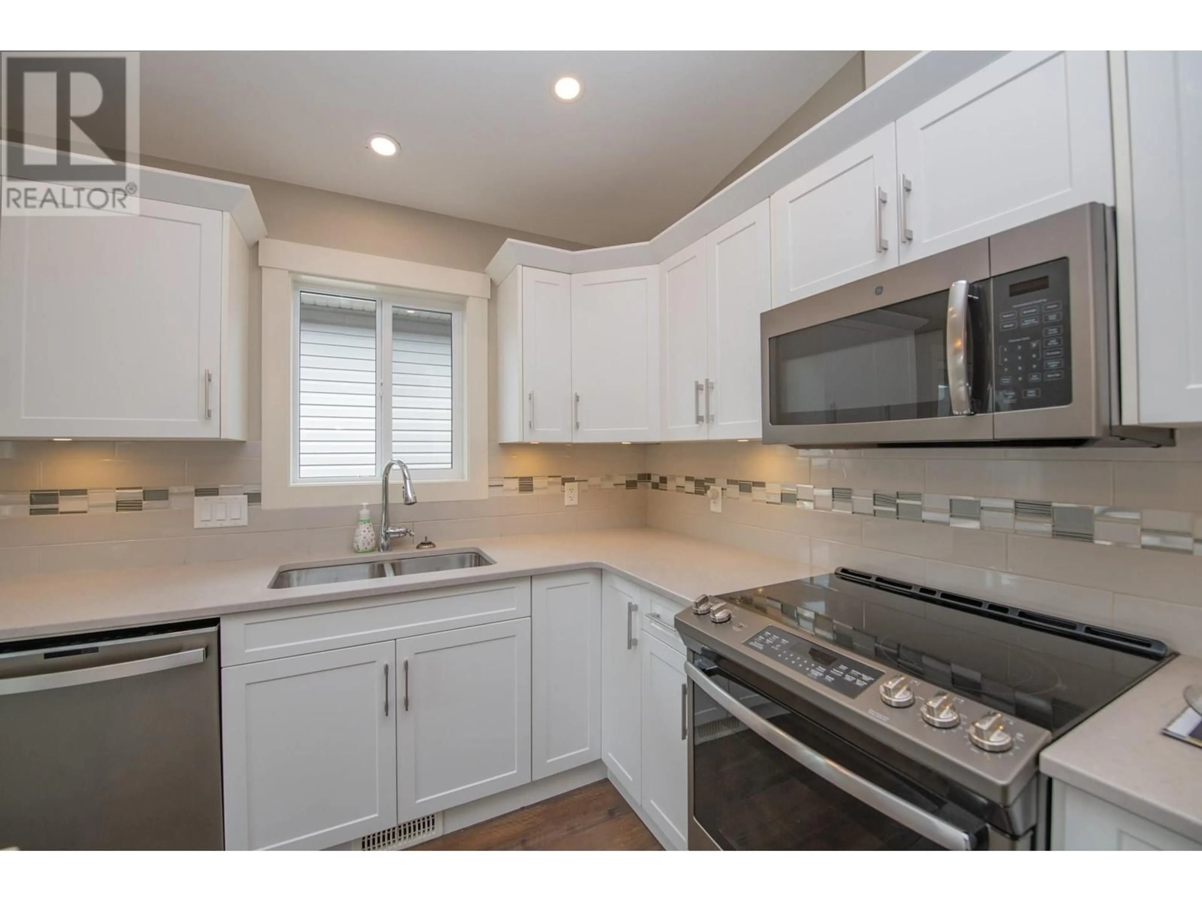 Standard kitchen, ceramic/tile floor for 71 - 2100 55 AVENUE, Vernon British Columbia V1T9Y6