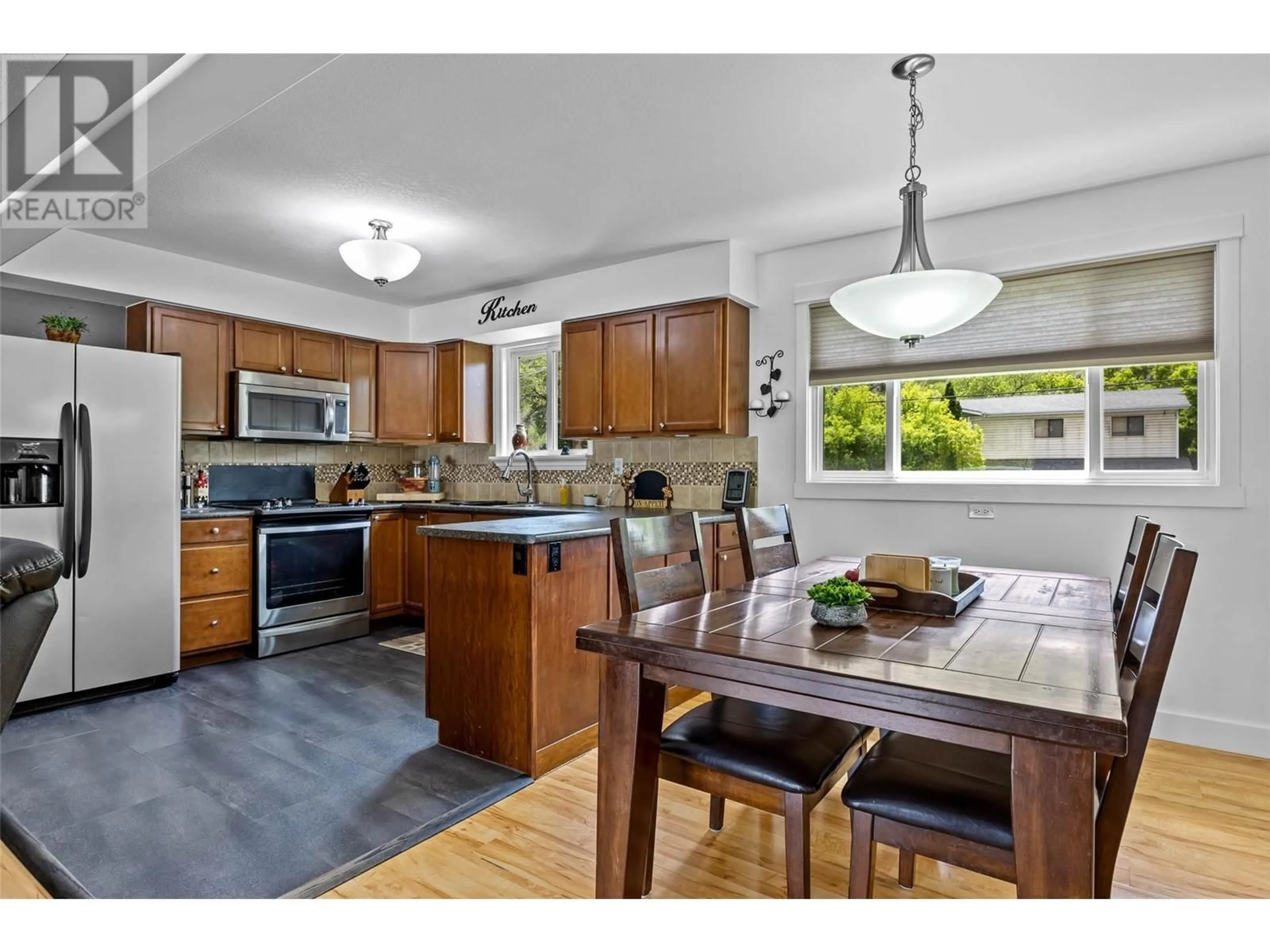 Open concept kitchen, unknown for 1936 VALLEYVIEW DRIVE, Kamloops British Columbia V2C4B9