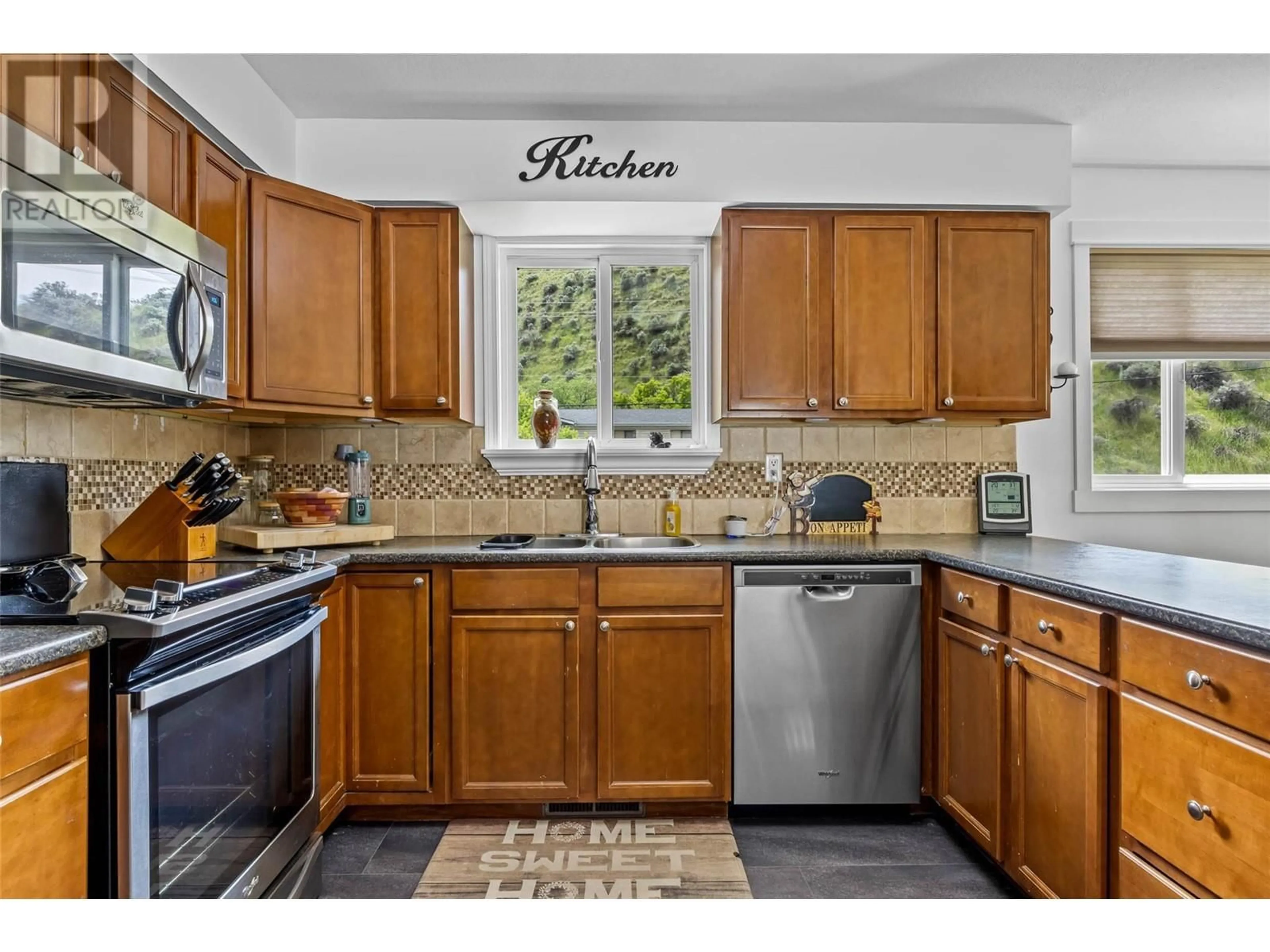 Standard kitchen, ceramic/tile floor for 1936 VALLEYVIEW DRIVE, Kamloops British Columbia V2C4B9
