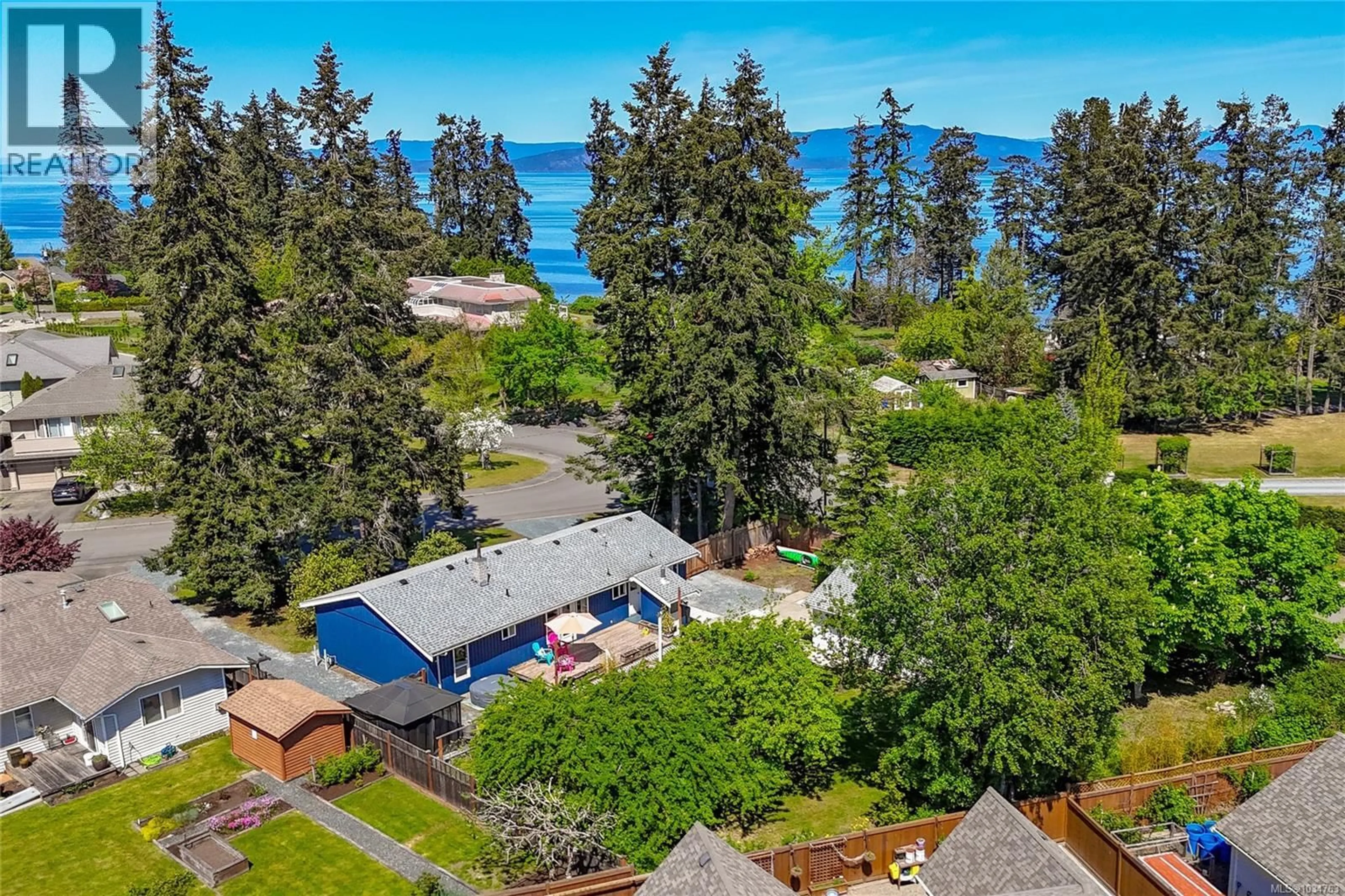 A pic from outside/outdoor area/front of a property/back of a property/a pic from drone, water/lake/river/ocean view for 610 CHINOOK AVENUE, Parksville British Columbia V9P1A5