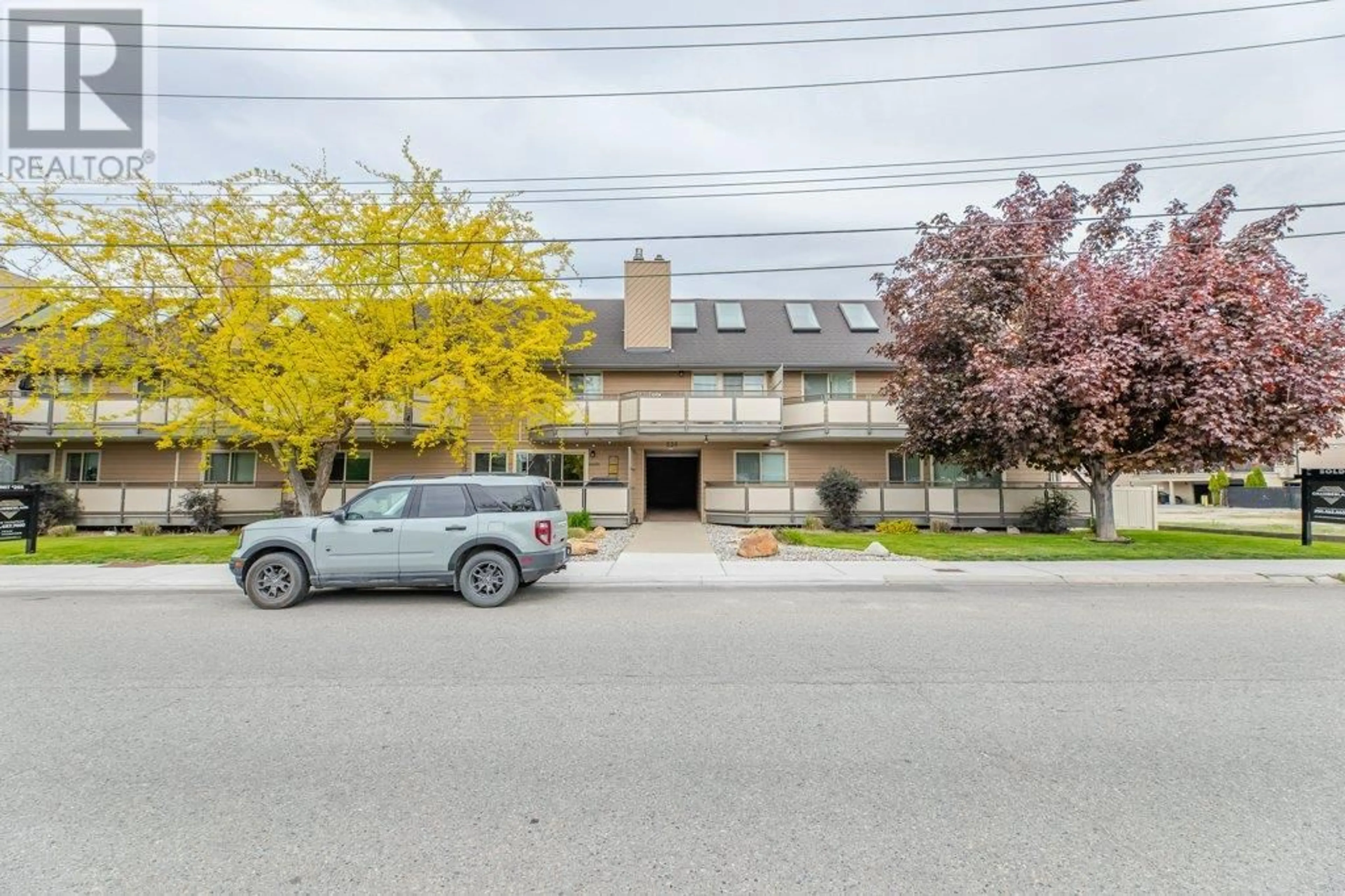 Patio, street for 201 - 335 CHURCHILL AVENUE, Penticton British Columbia V2A1C9