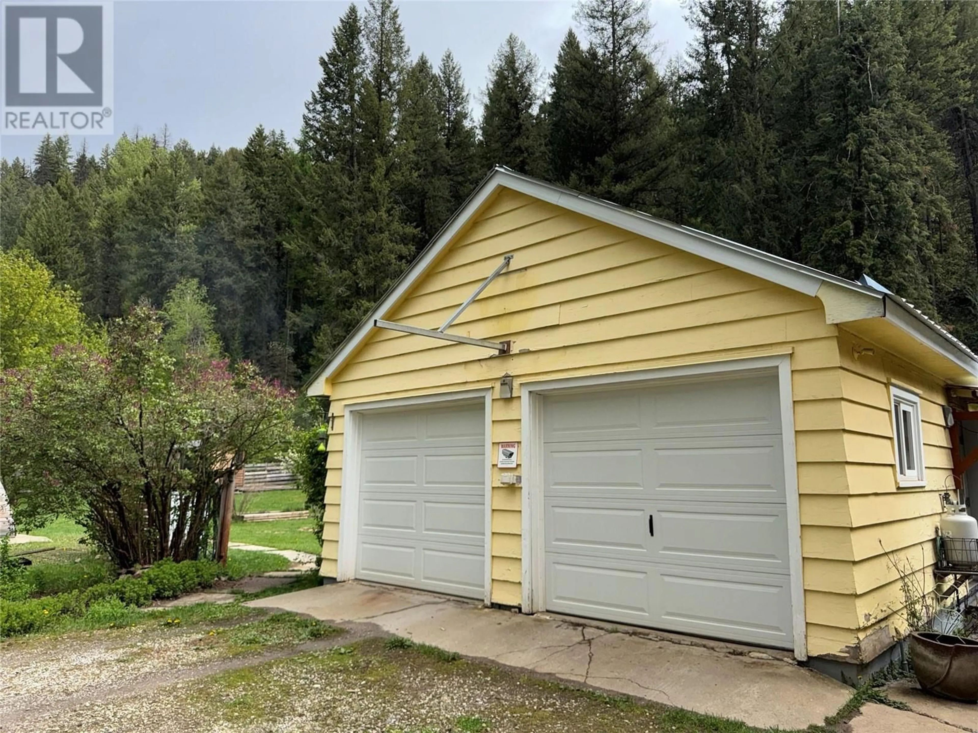 Indoor garage for 60 HIGHWAY 22 OTHER, Rossland British Columbia V0G1Y0