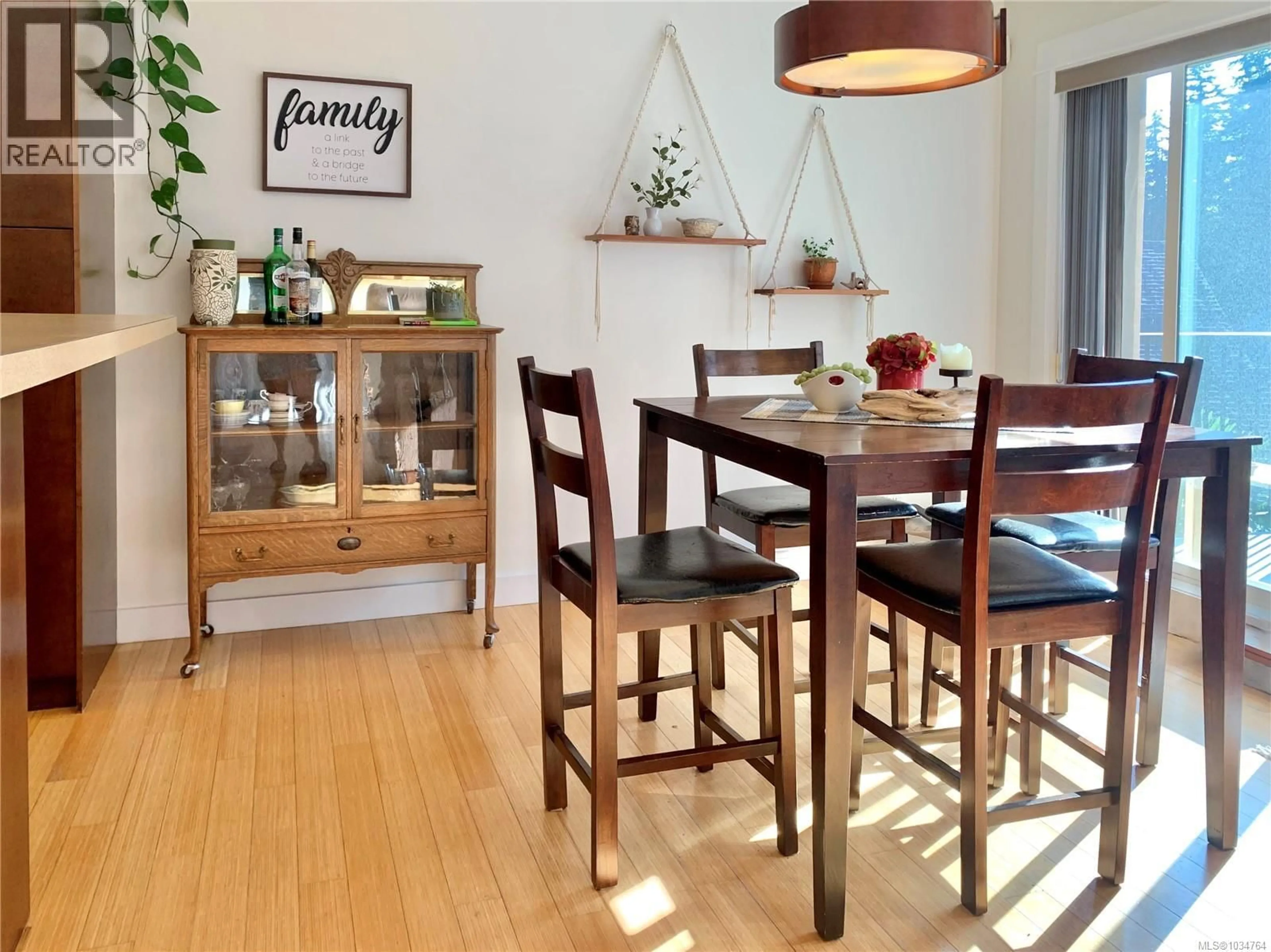 Dining room, wood/laminate floor for 3379 SEWELL LANE, Colwood British Columbia V9C0C1