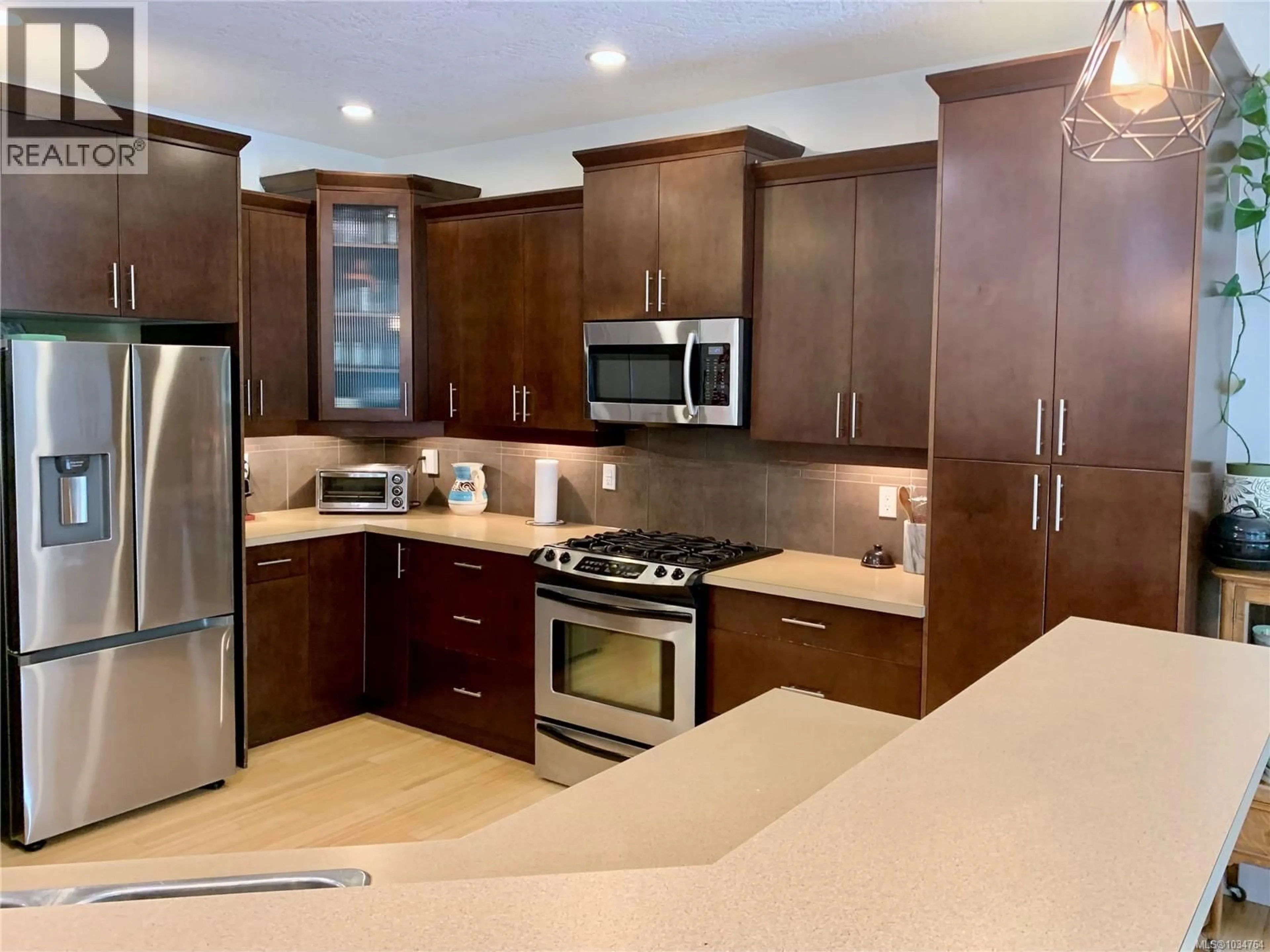 Contemporary kitchen, unknown for 3379 SEWELL LANE, Colwood British Columbia V9C0C1