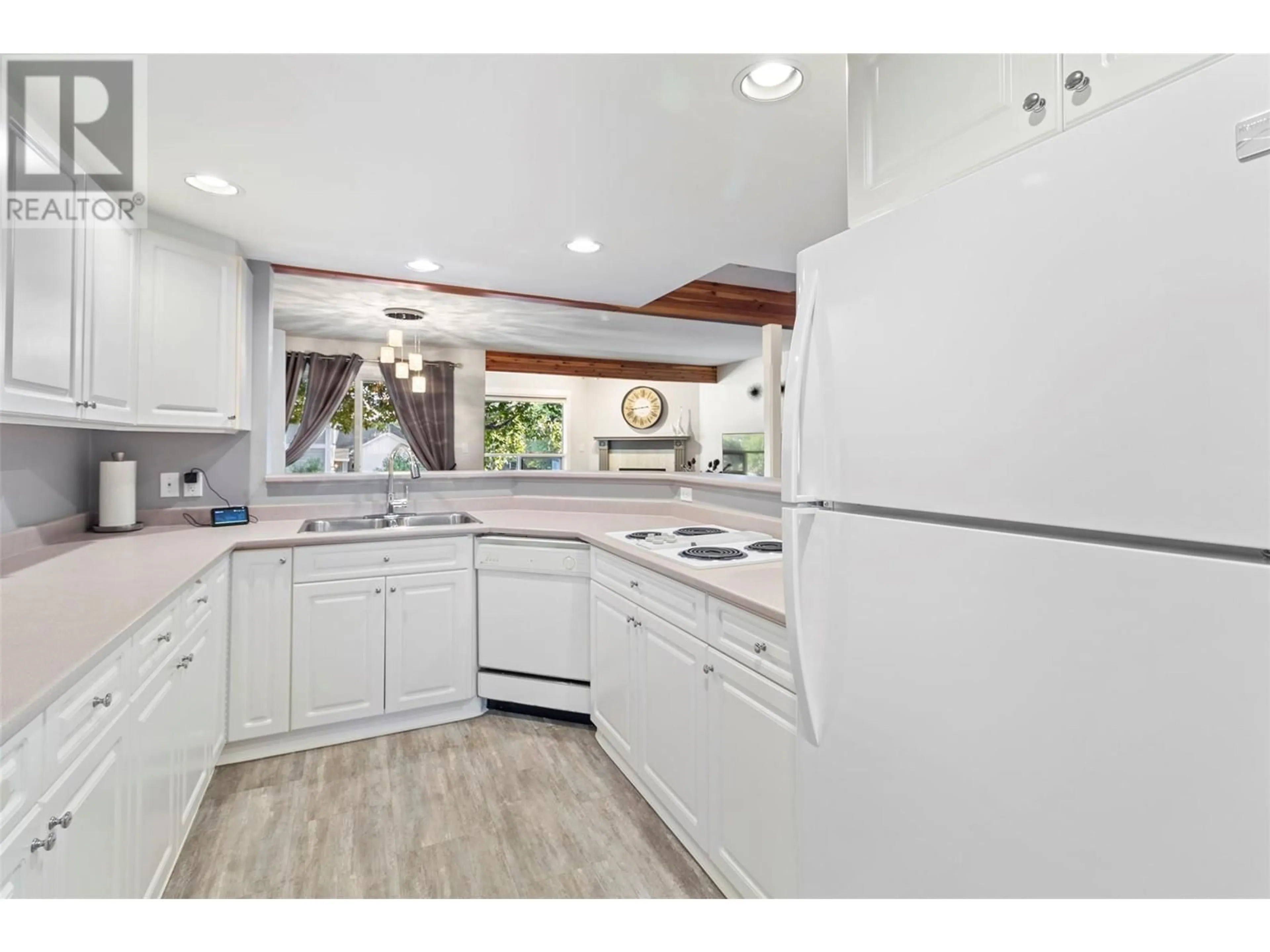 Open concept kitchen, ceramic/tile floor for 3 - 763 FRONT STREET, Kamloops British Columbia V2C6S8