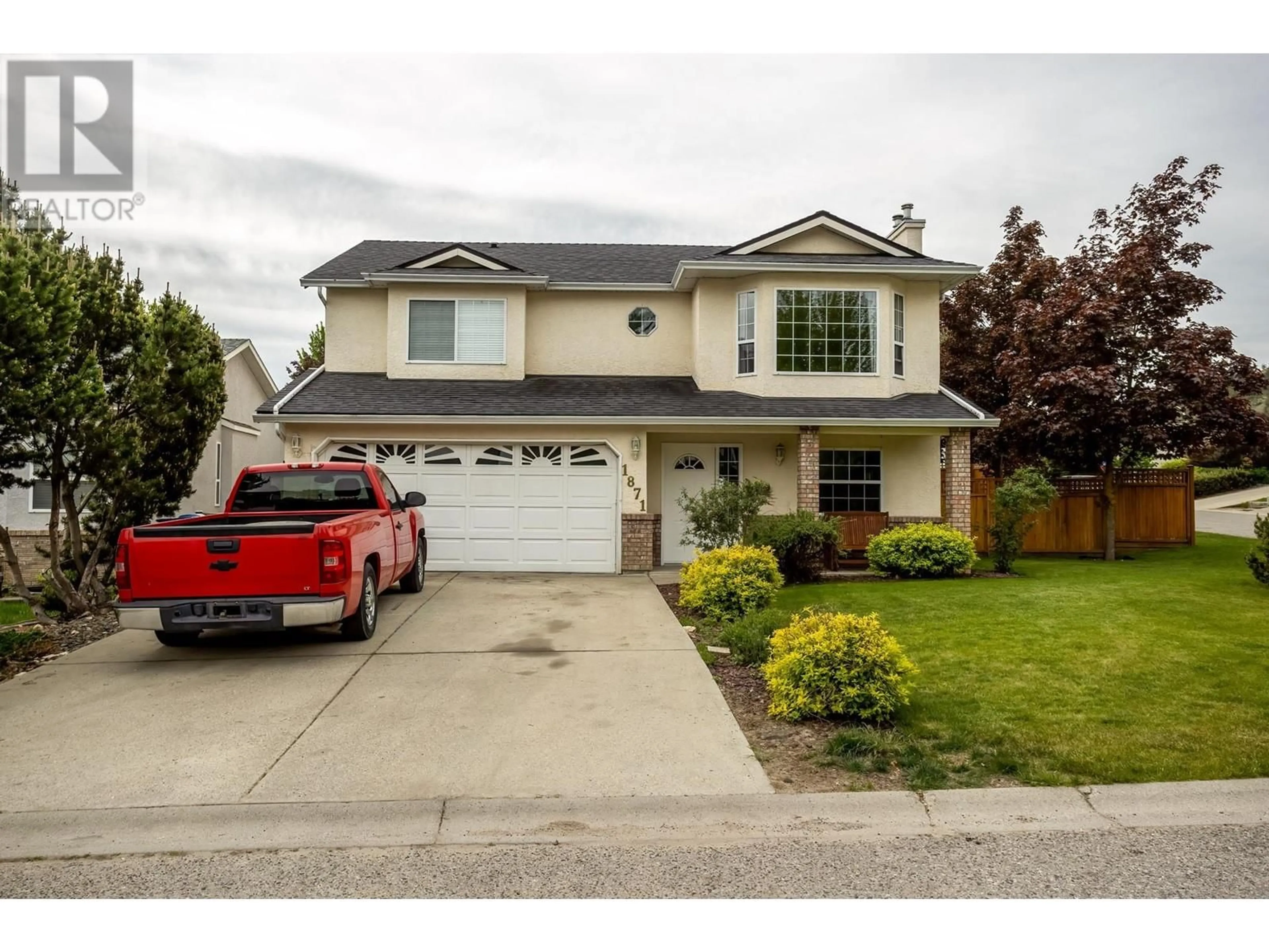 Home with vinyl exterior material, street for 1871 RANCHMONT CRESCENT, Kelowna British Columbia V1V1T4