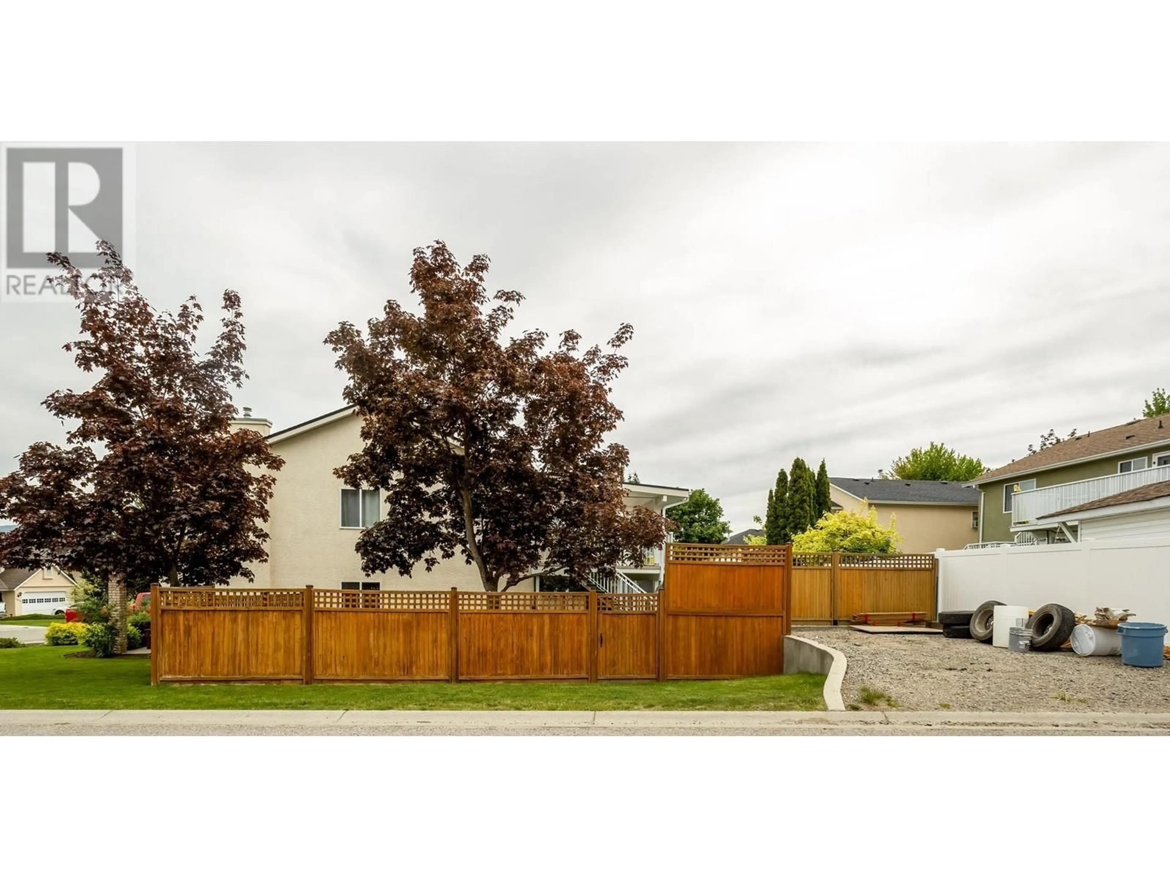 A pic from outside/outdoor area/front of a property/back of a property/a pic from drone, street for 1871 RANCHMONT CRESCENT, Kelowna British Columbia V1V1T4